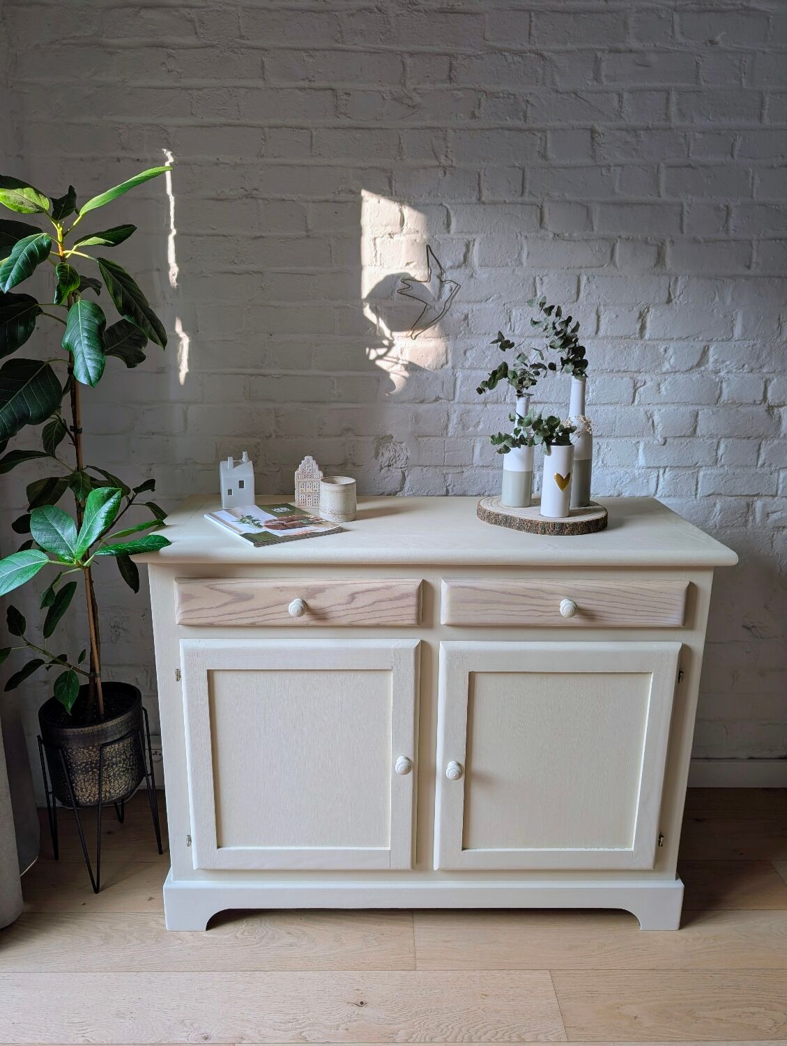 Linen wood sideboard