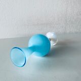 Vase ancien en opaline bleue
