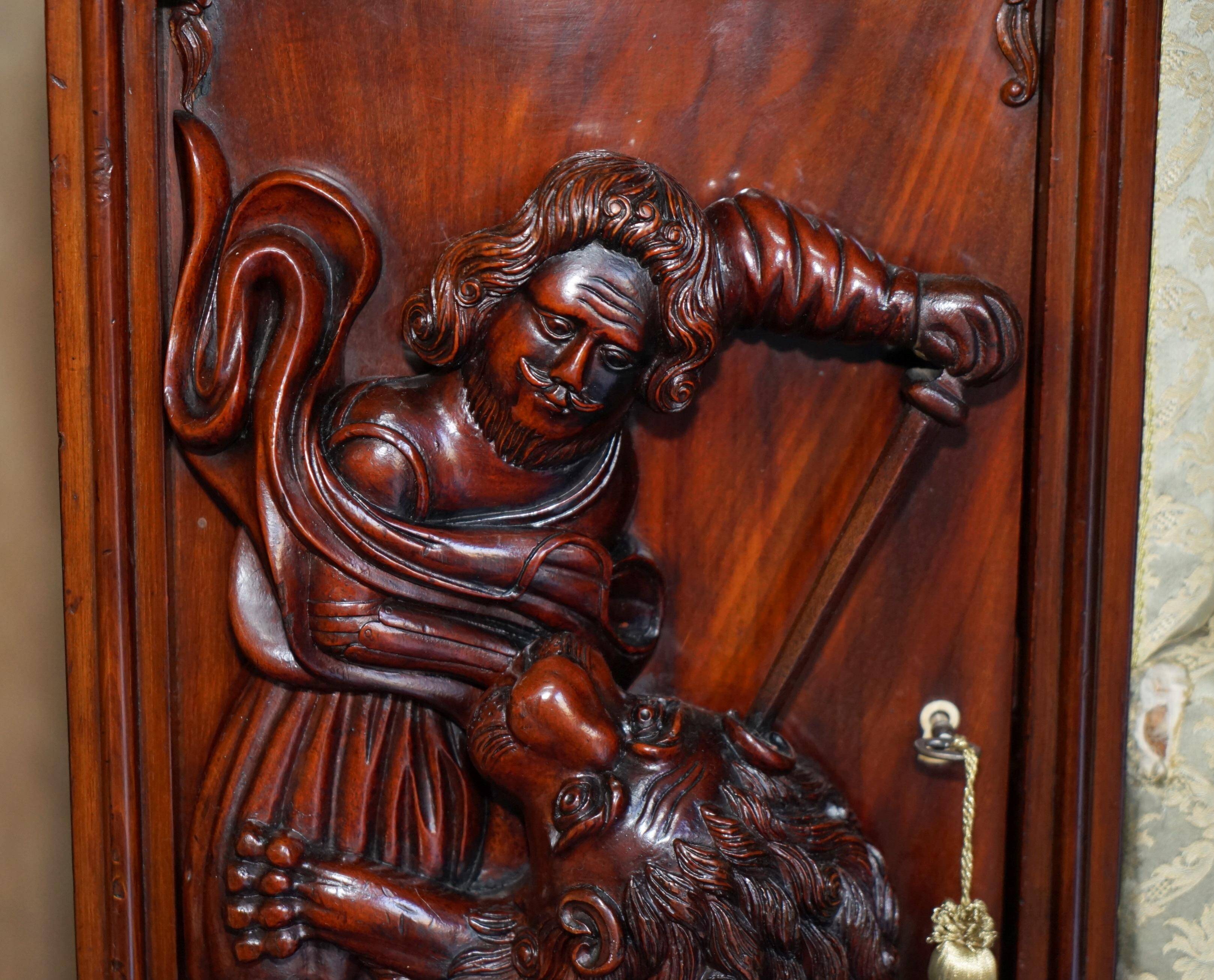 Canapé William IV en bois dur sculpté avec lions