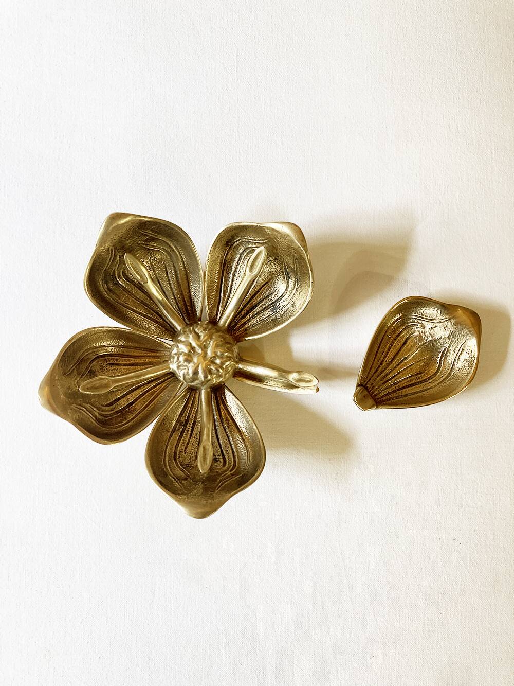 Brass flower ashtray