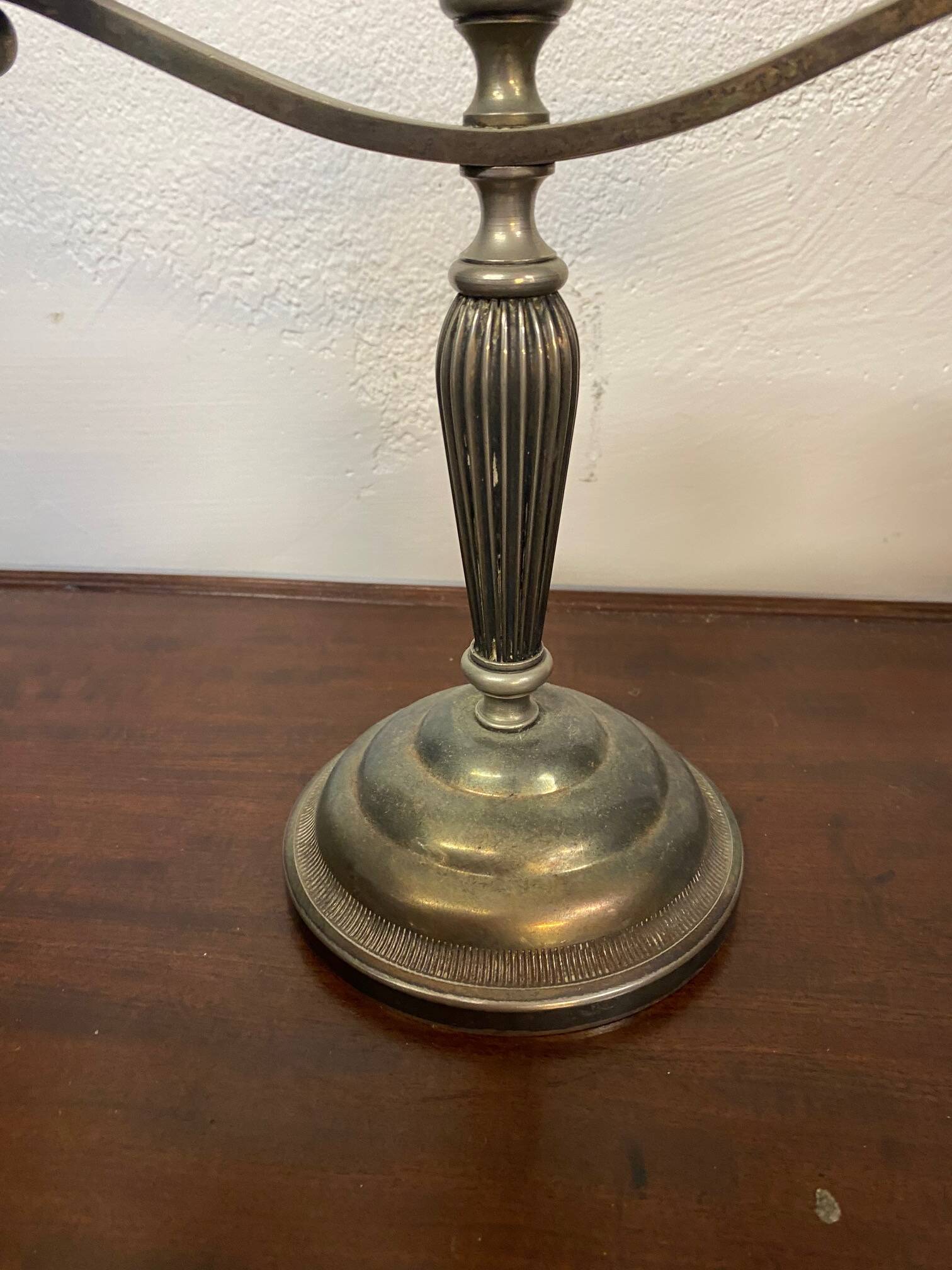 Paire de bougeoirs style art deco en metal argente