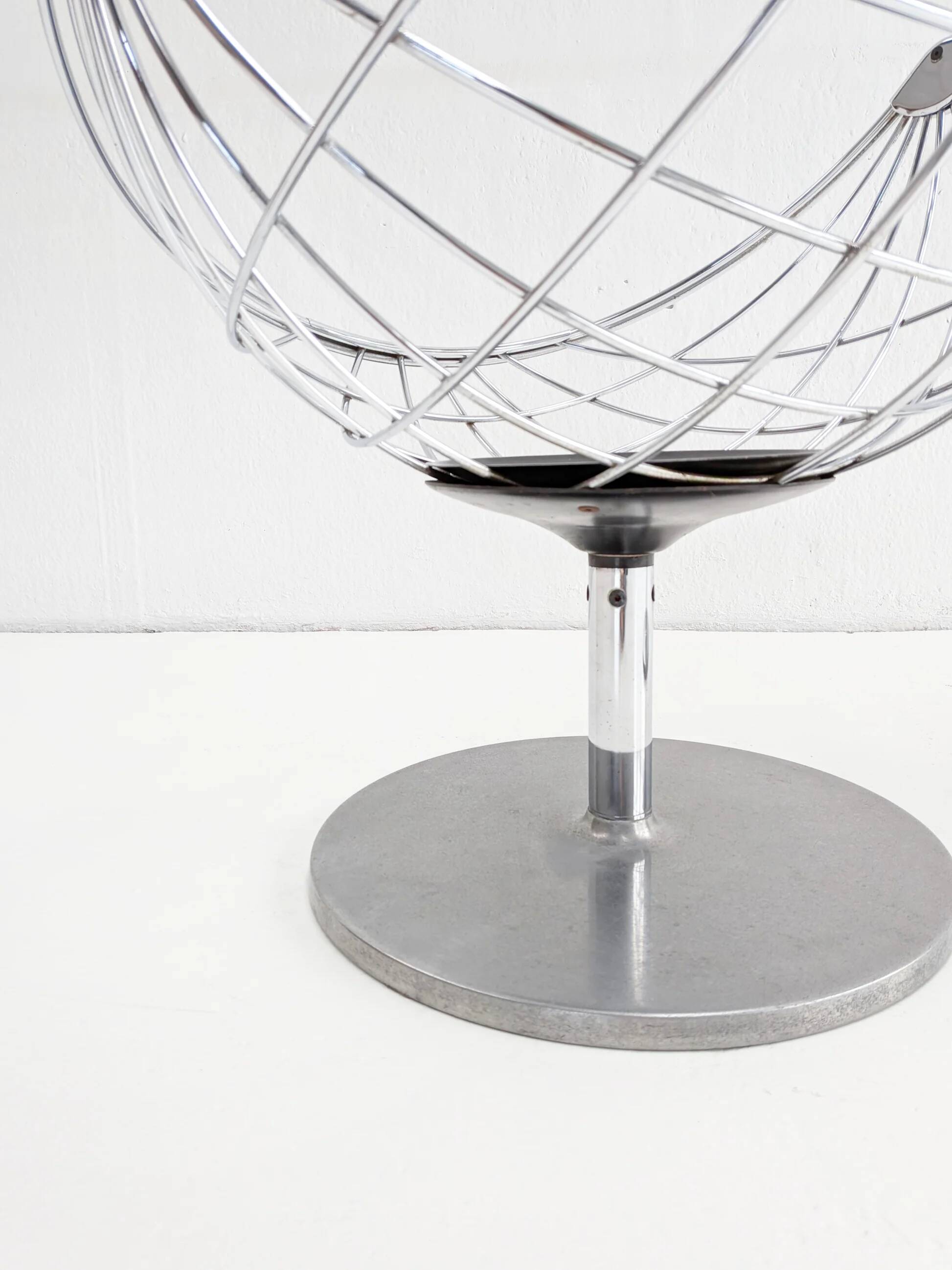 Set of 2 'Atomic Ball' chairs by Rudi Verelst for Novalux 1970s