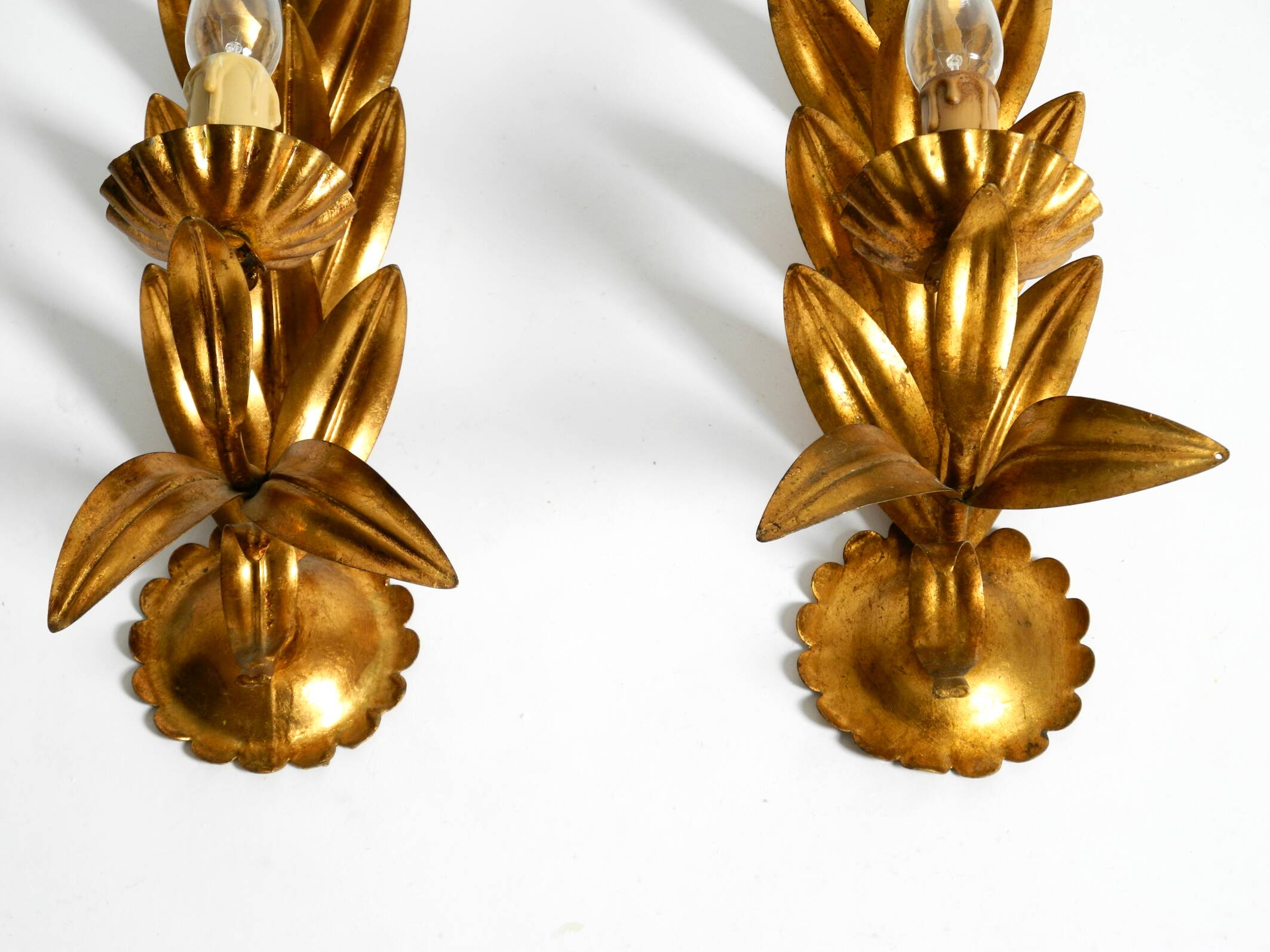 Pair of 1960s Italian gold-plated Florentine wall lamps