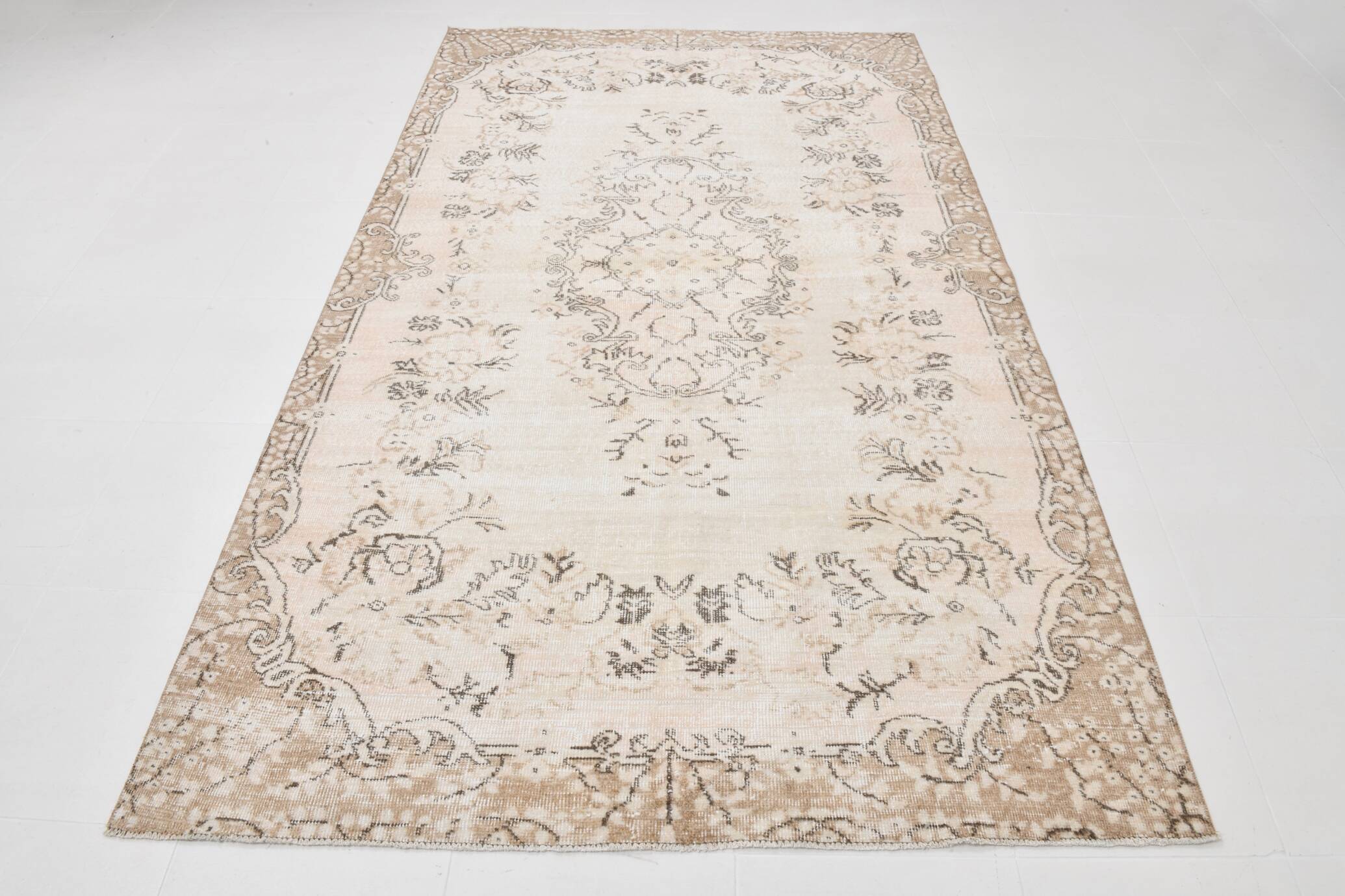 5x9 Handmade Turkish Rug, 161x267Cm