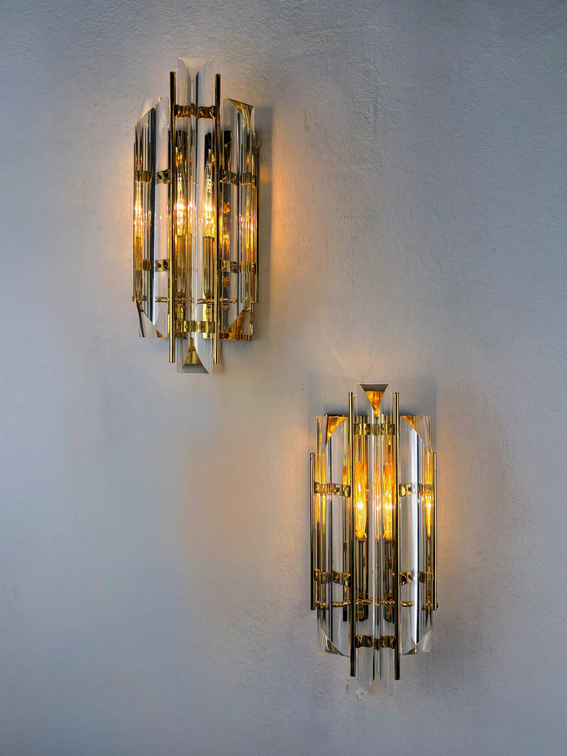 Pair of Venini wall lights, Murano cut glass, 1970s, Italy