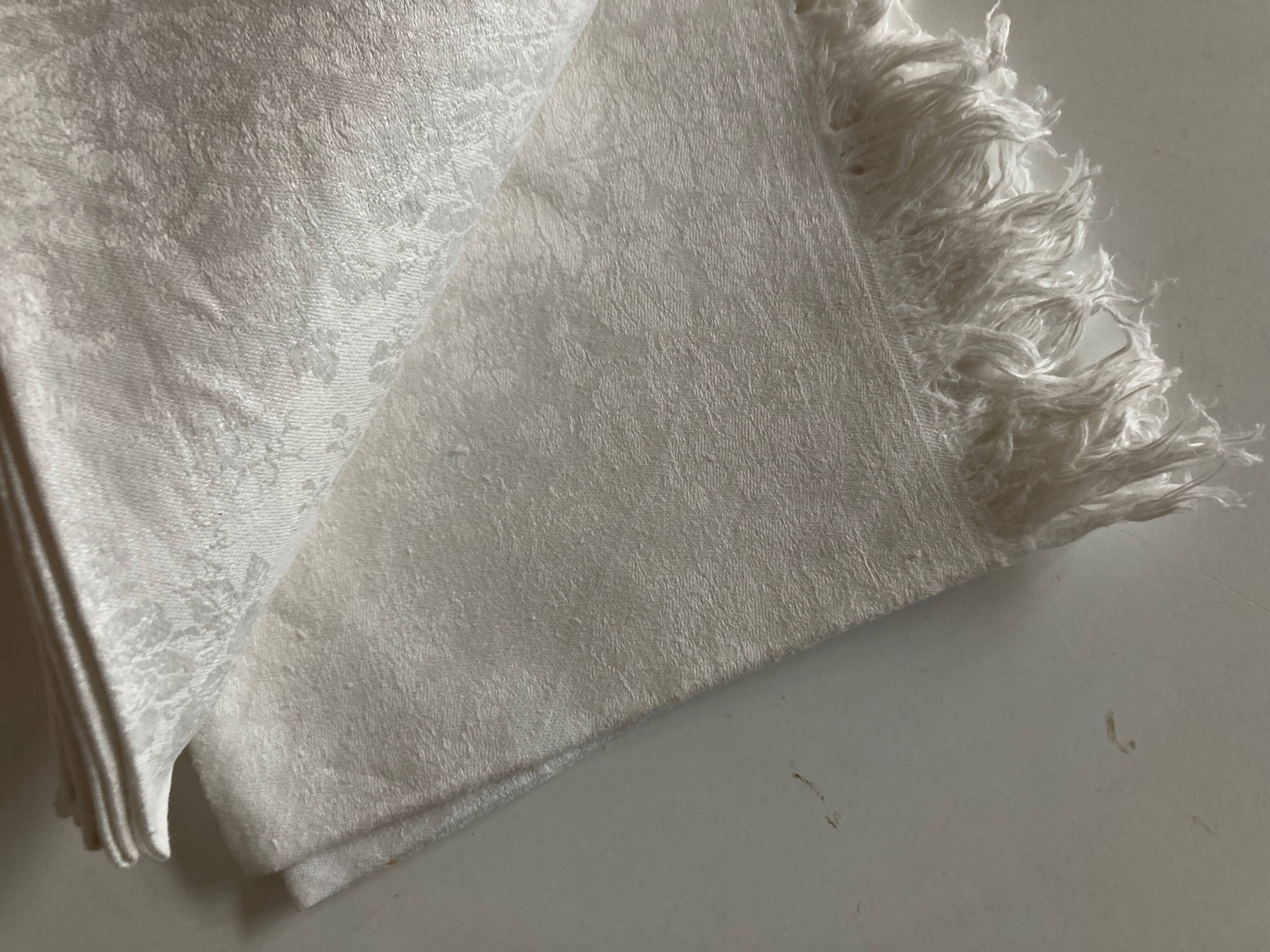 Set of 8 fringed napkins in 19th century linen damask