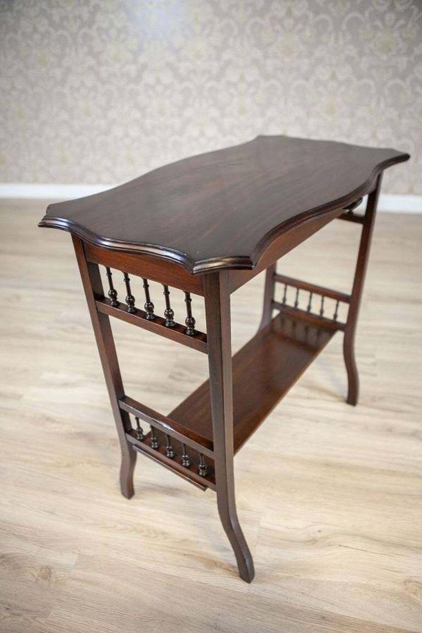 Table d'appoint en palissandre des années 20, en shellac, années 1950.