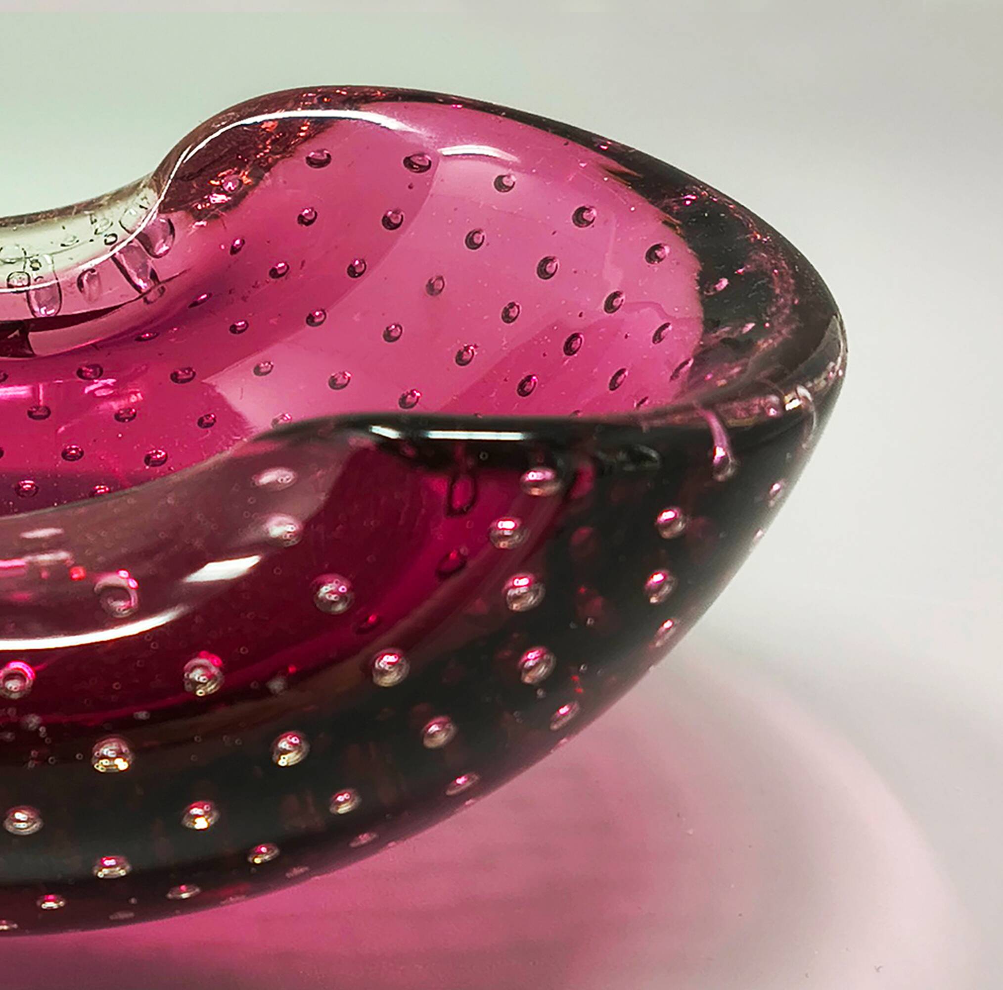 1960s mid-century pink ashtray or catchall in bullicante Murano glass by Flavio Poli