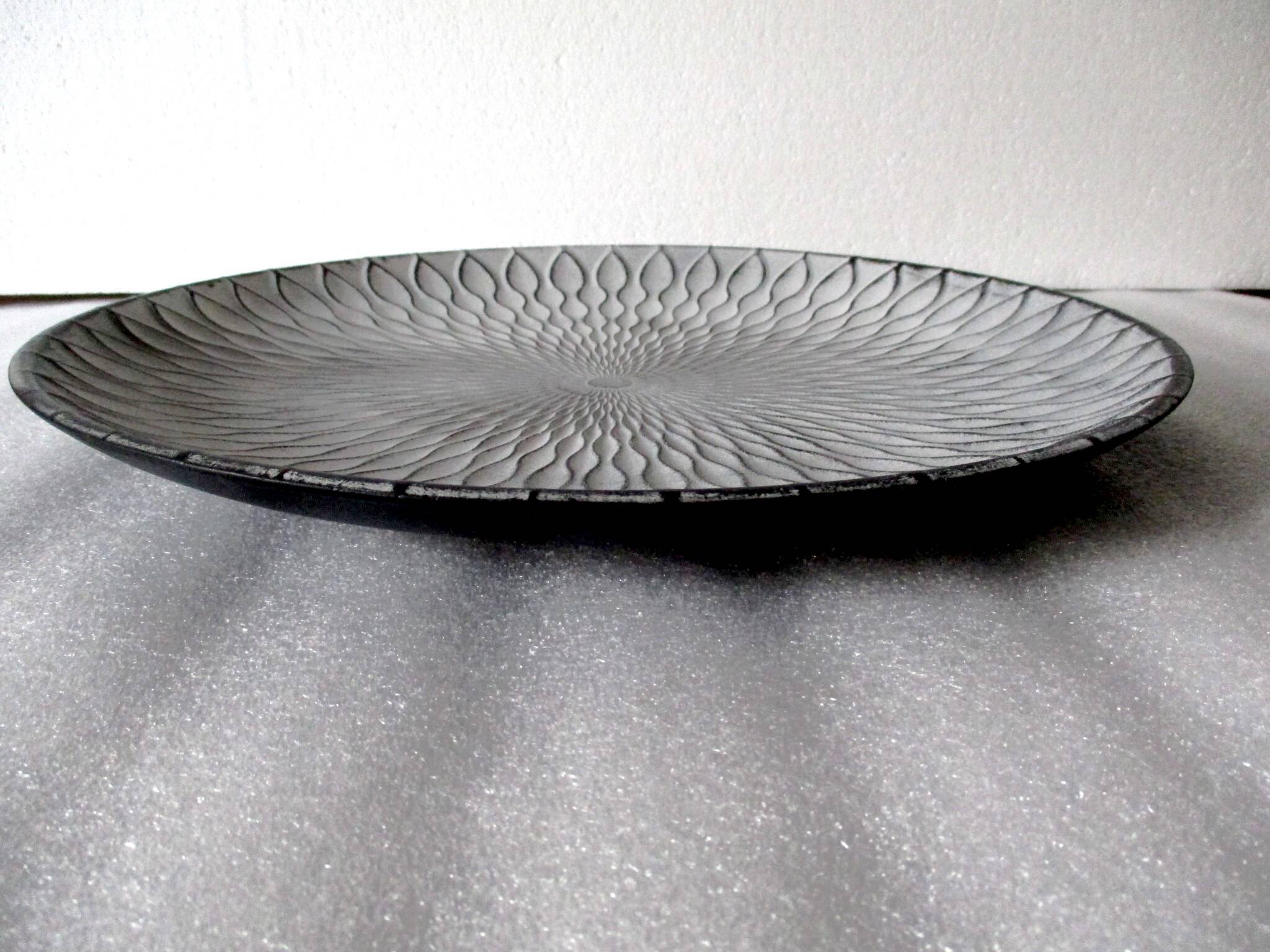 Plateau de présentation, rond en bois sculpté