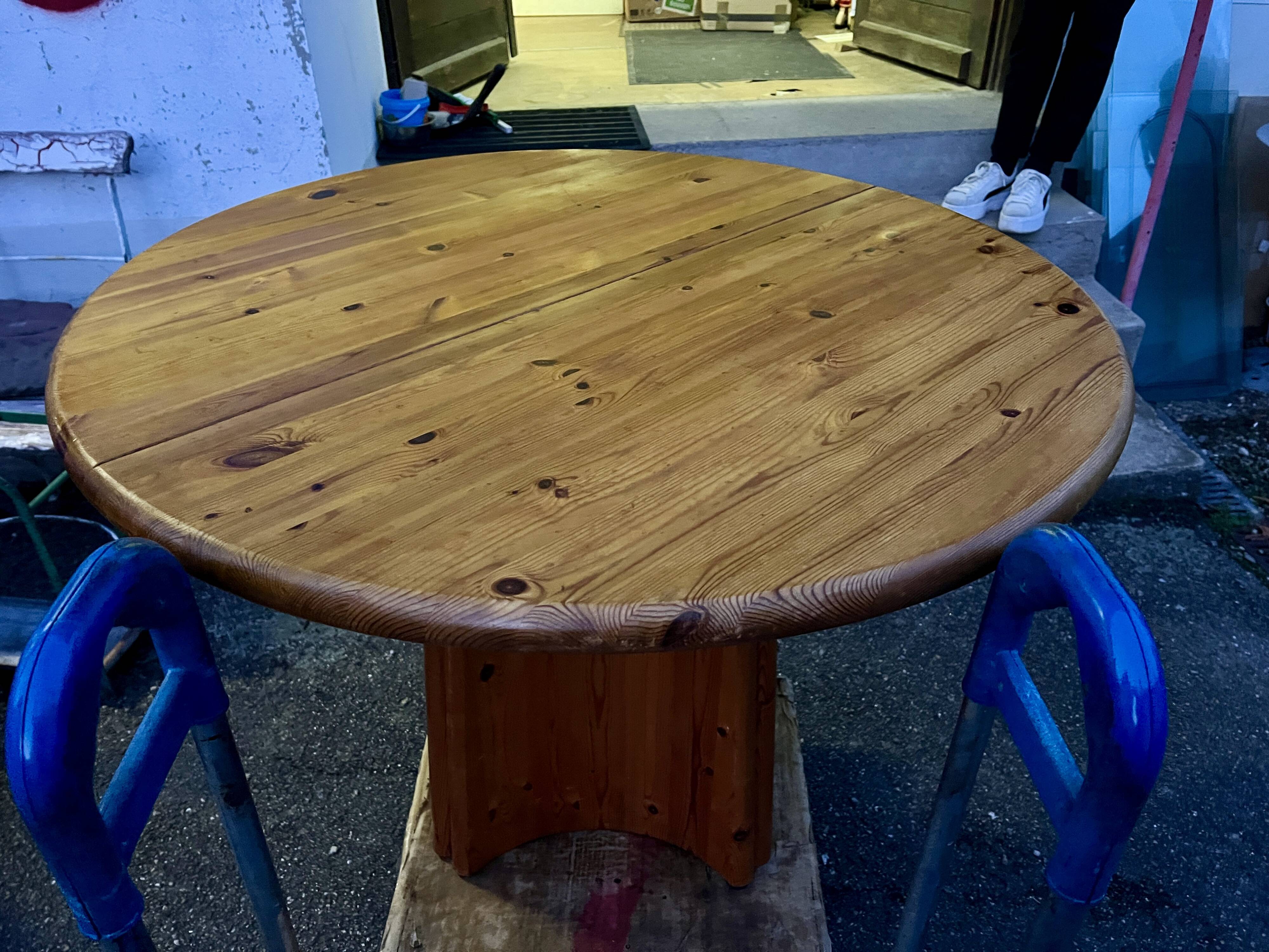 Large Scandinavian pine table - 6 chairs