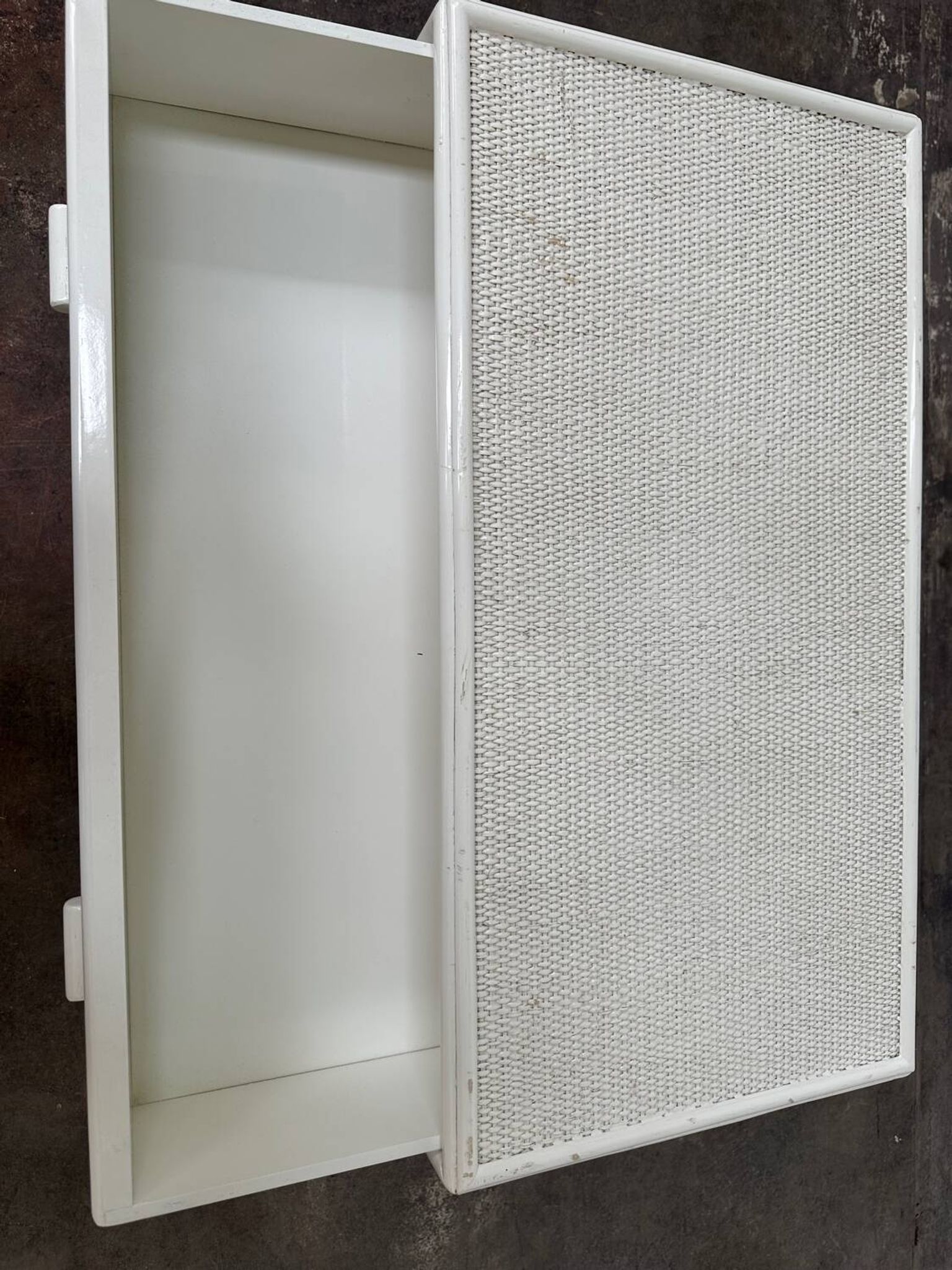 Commode en rotin blanc