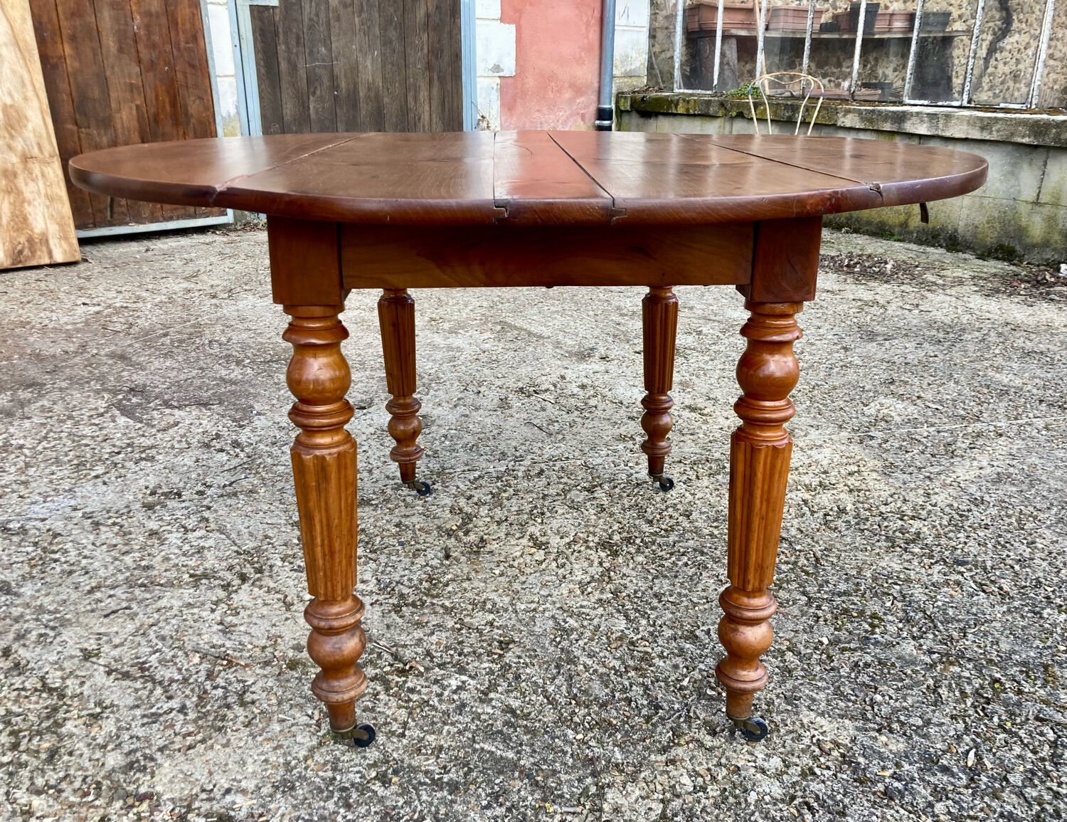 Round table