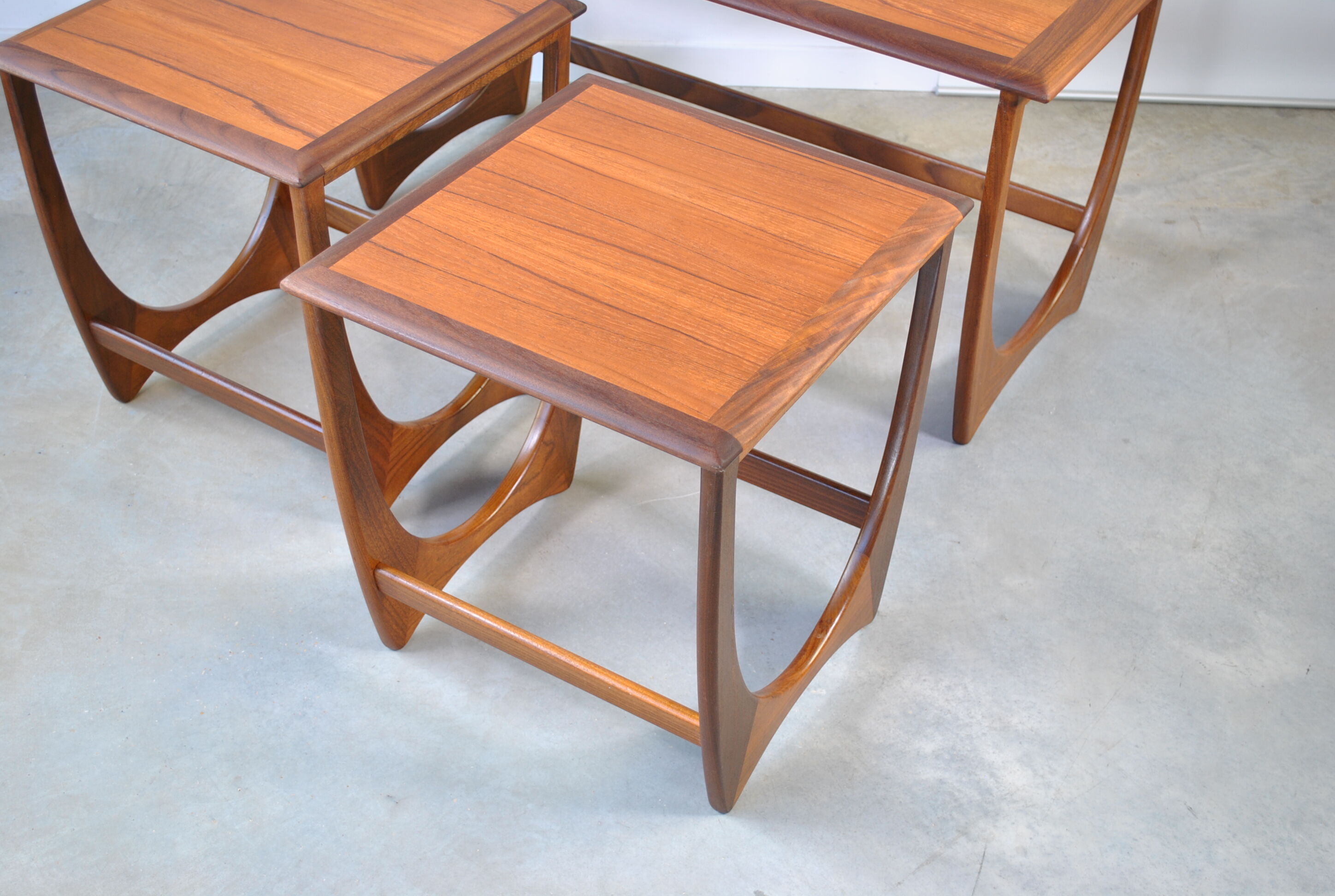 Large pull-out table G-plan 1950