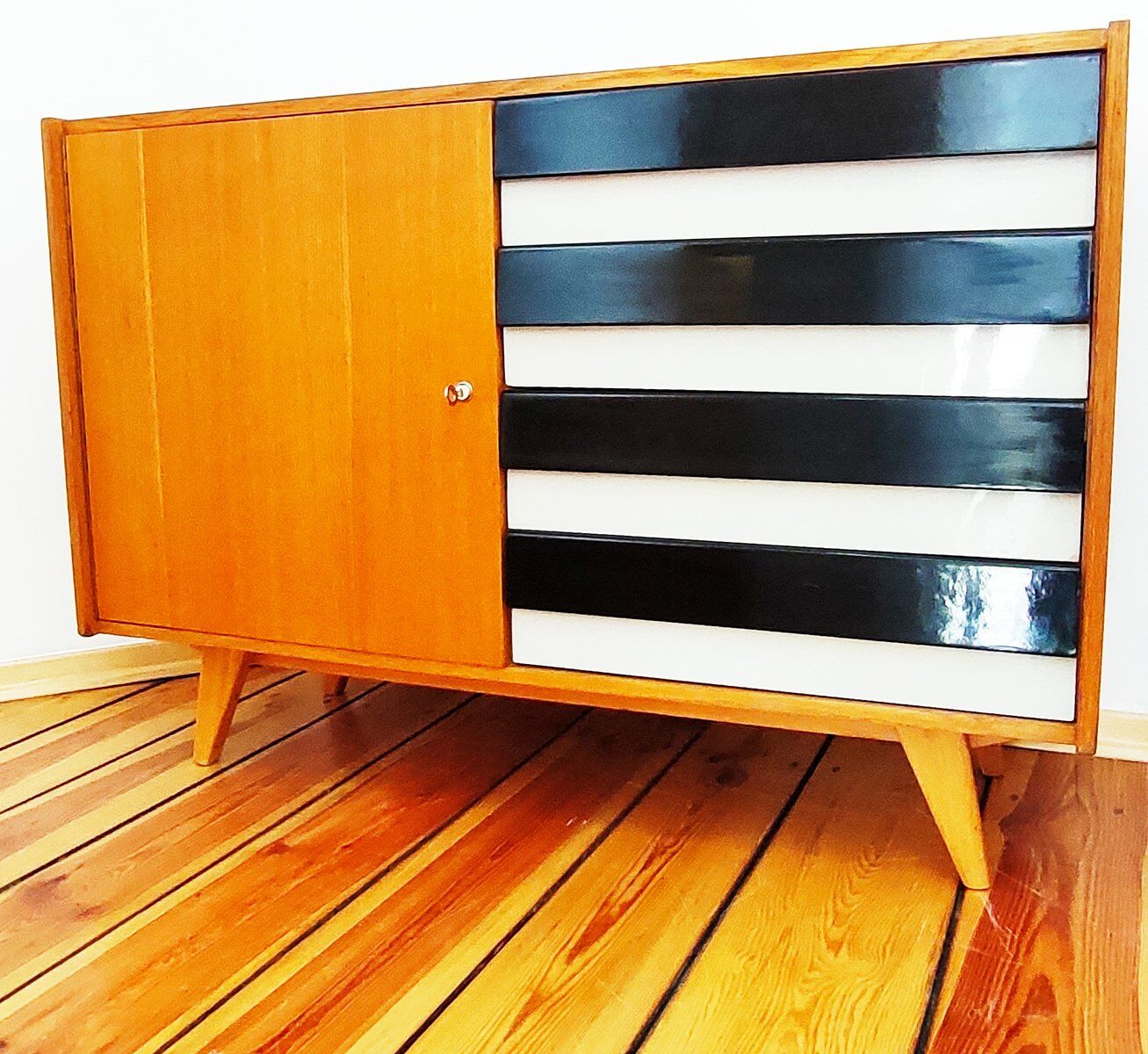 Czechoslovakian U-458 Chest of Drawers by Jiří Jiroutek for Interier Praha, 1960s
