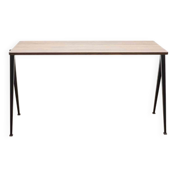 Table Pyramid 01 chêne foncée et noir de Win Rietveld