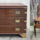 Commode scriban de marine bois laiton vintage et sa chaise