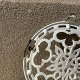 Old trivet in enameled cast iron round format white vintage tableware