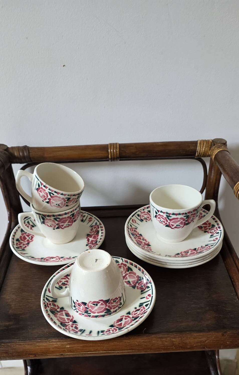 Tasses à café Art Déco décors de roses