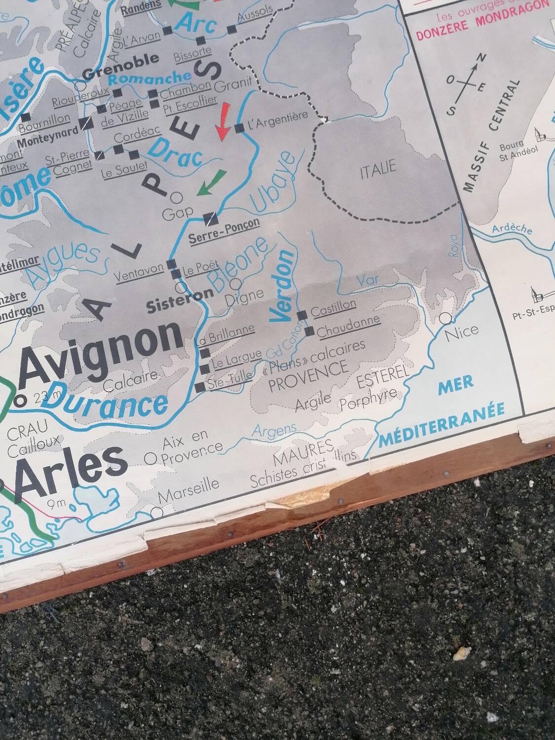 Ancienne affiche scolaire MDI France, le gros élevage et le Rhône.