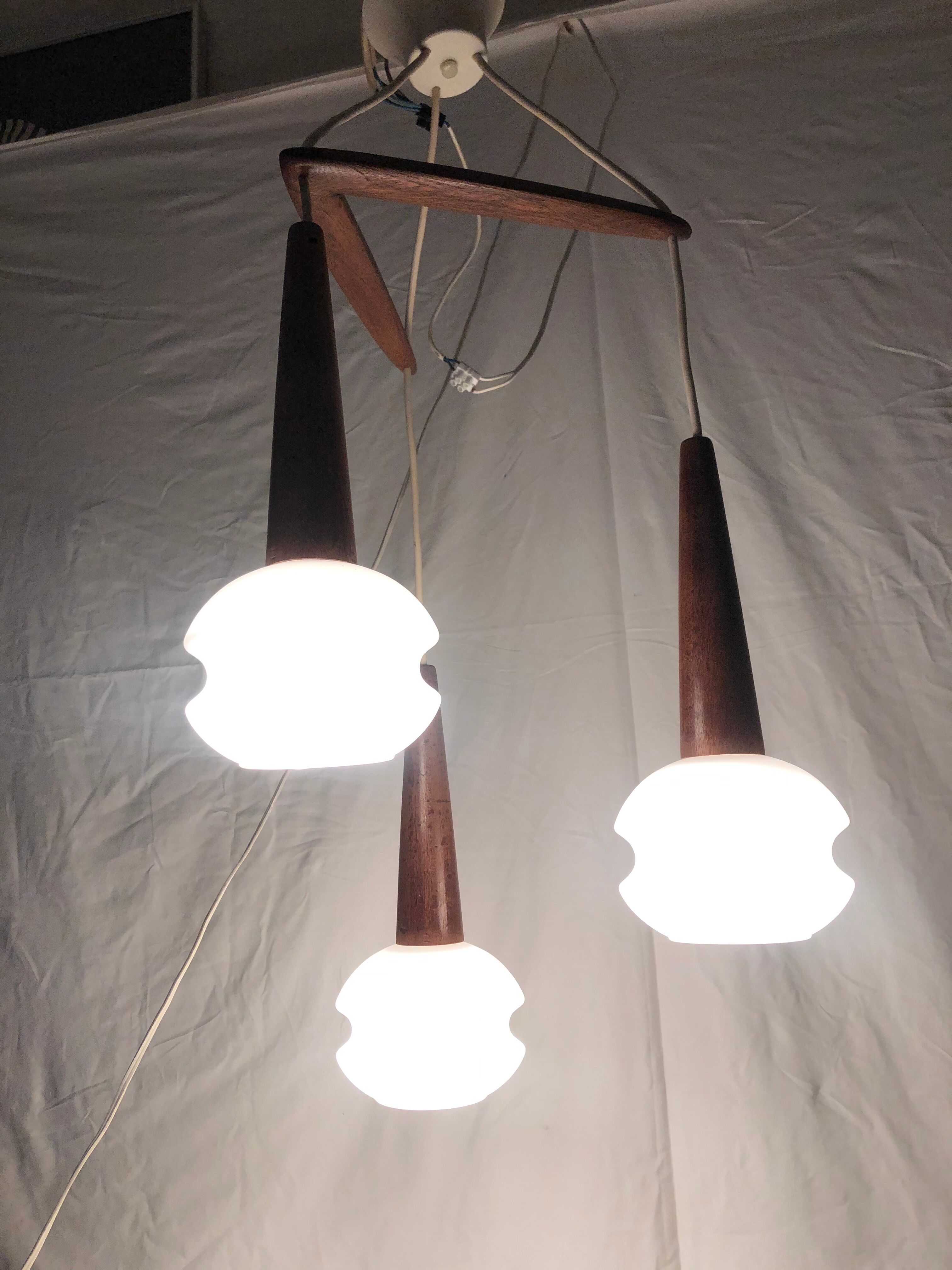 Scandinavian style boomerang suspension of the 60s