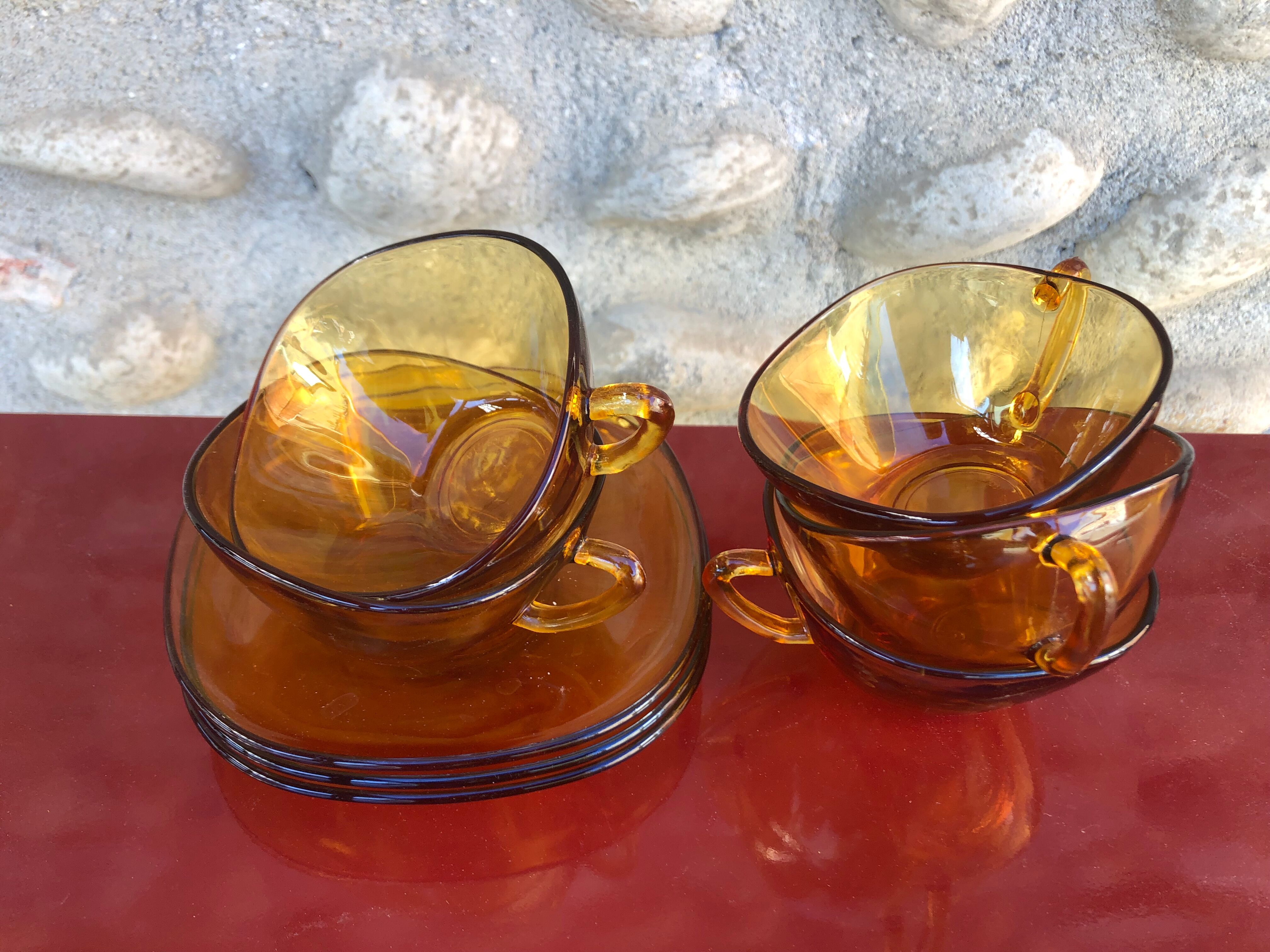 Lot of yellow Vereco cups