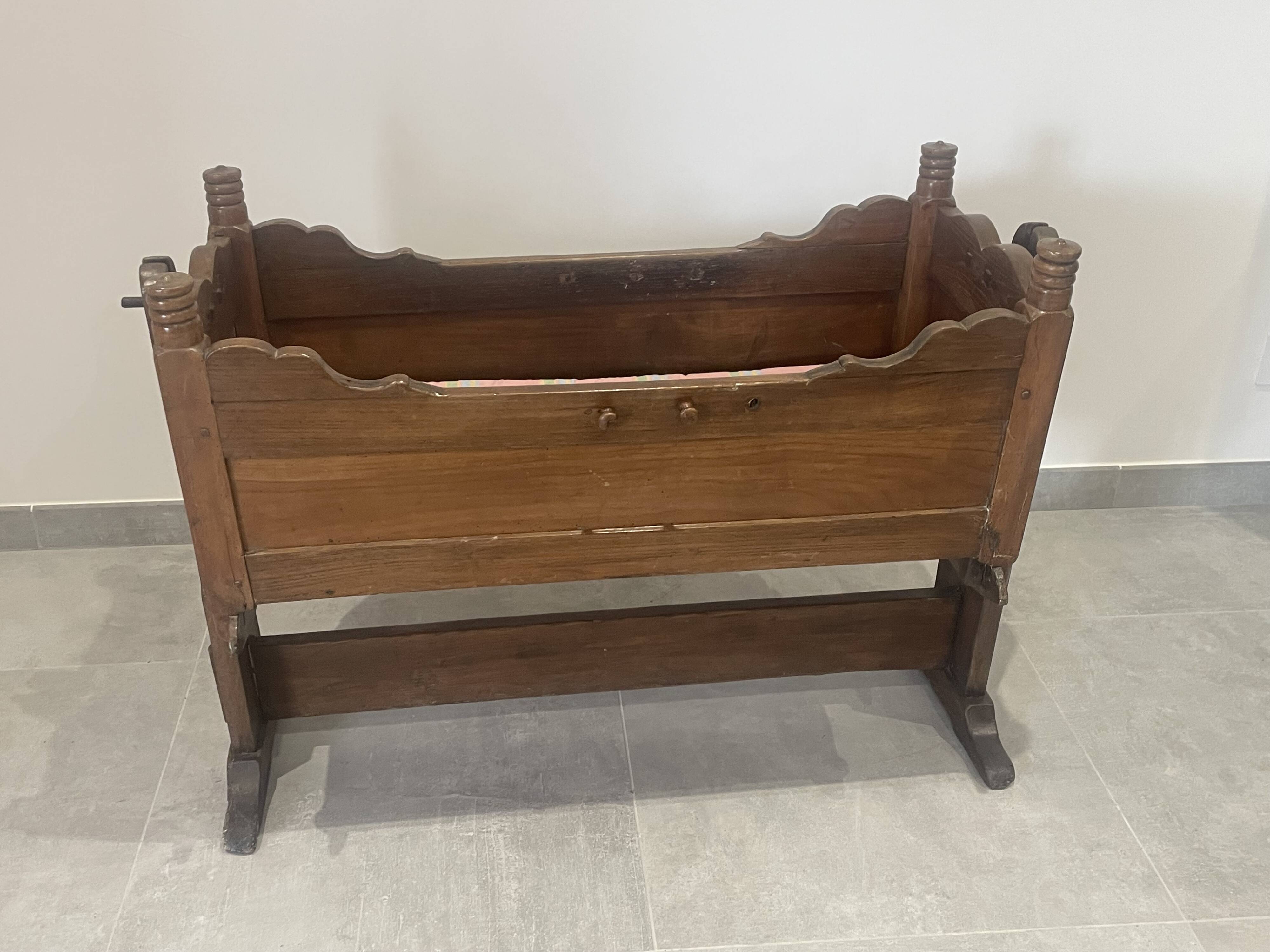 Small rocking bed 19th century