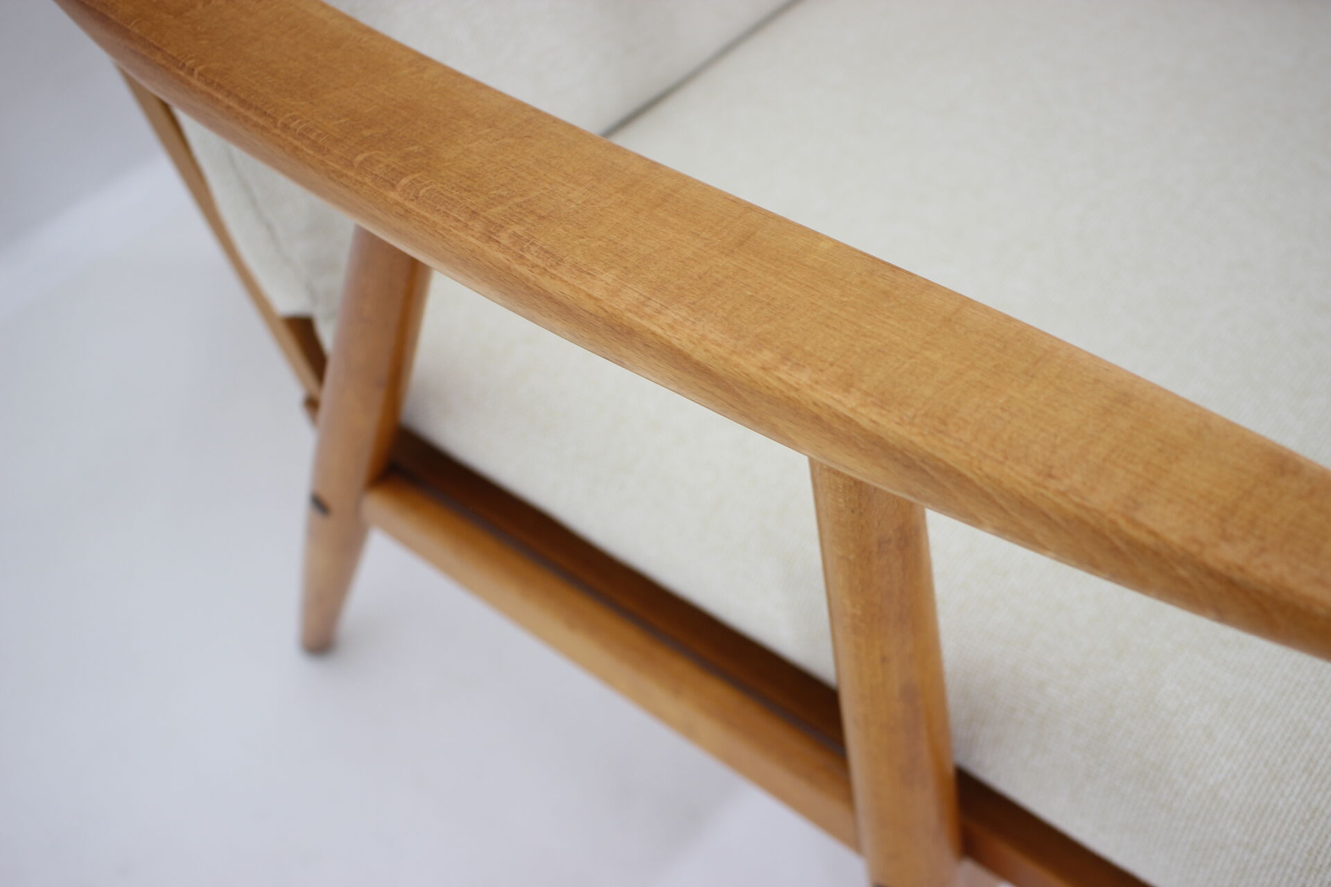 Paire de fauteuils en hêtre, Tchécoslovaquie