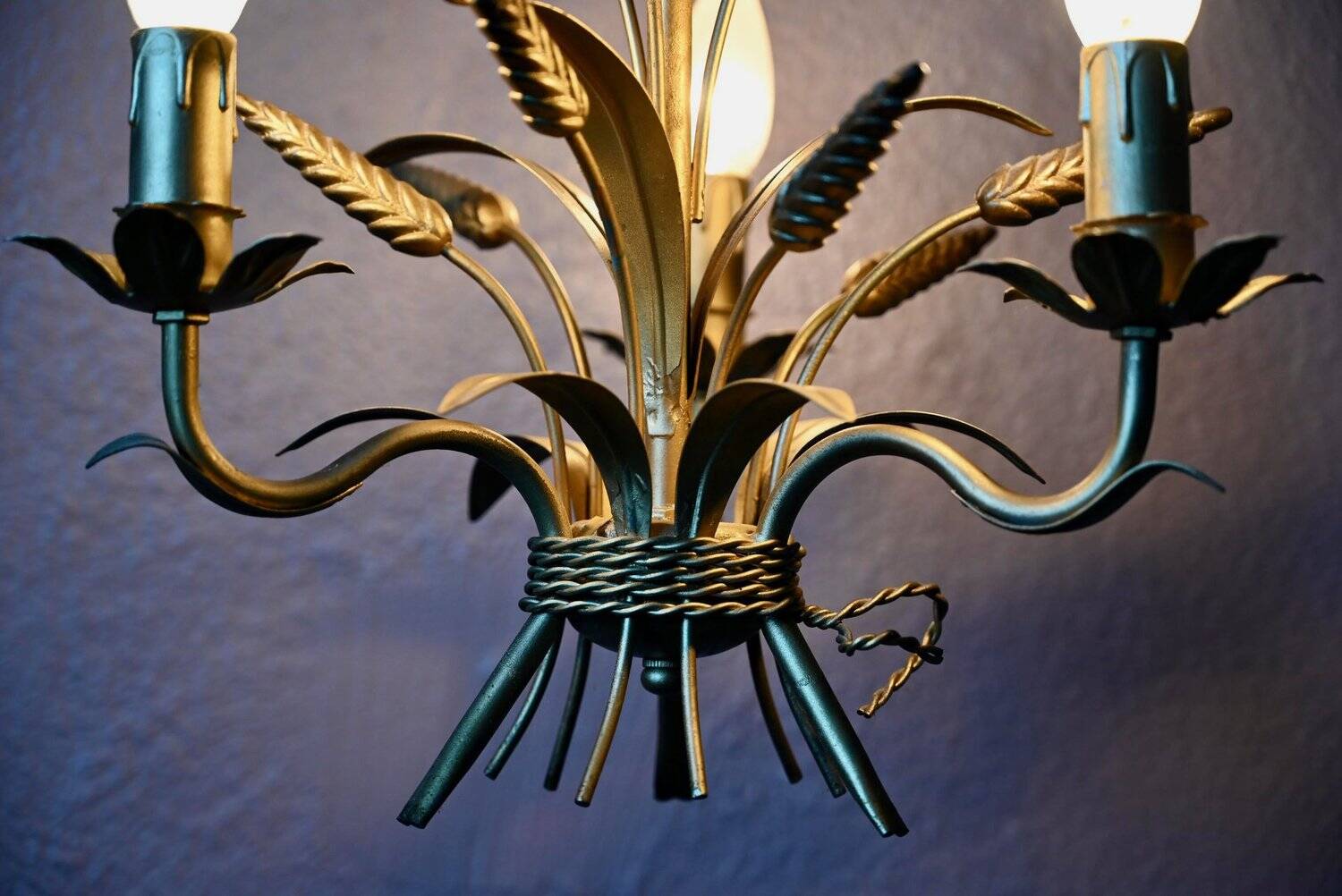 Vintage wheat spike chandelier in gold metal, 3 lights, 1970s Hollywood Regency.
