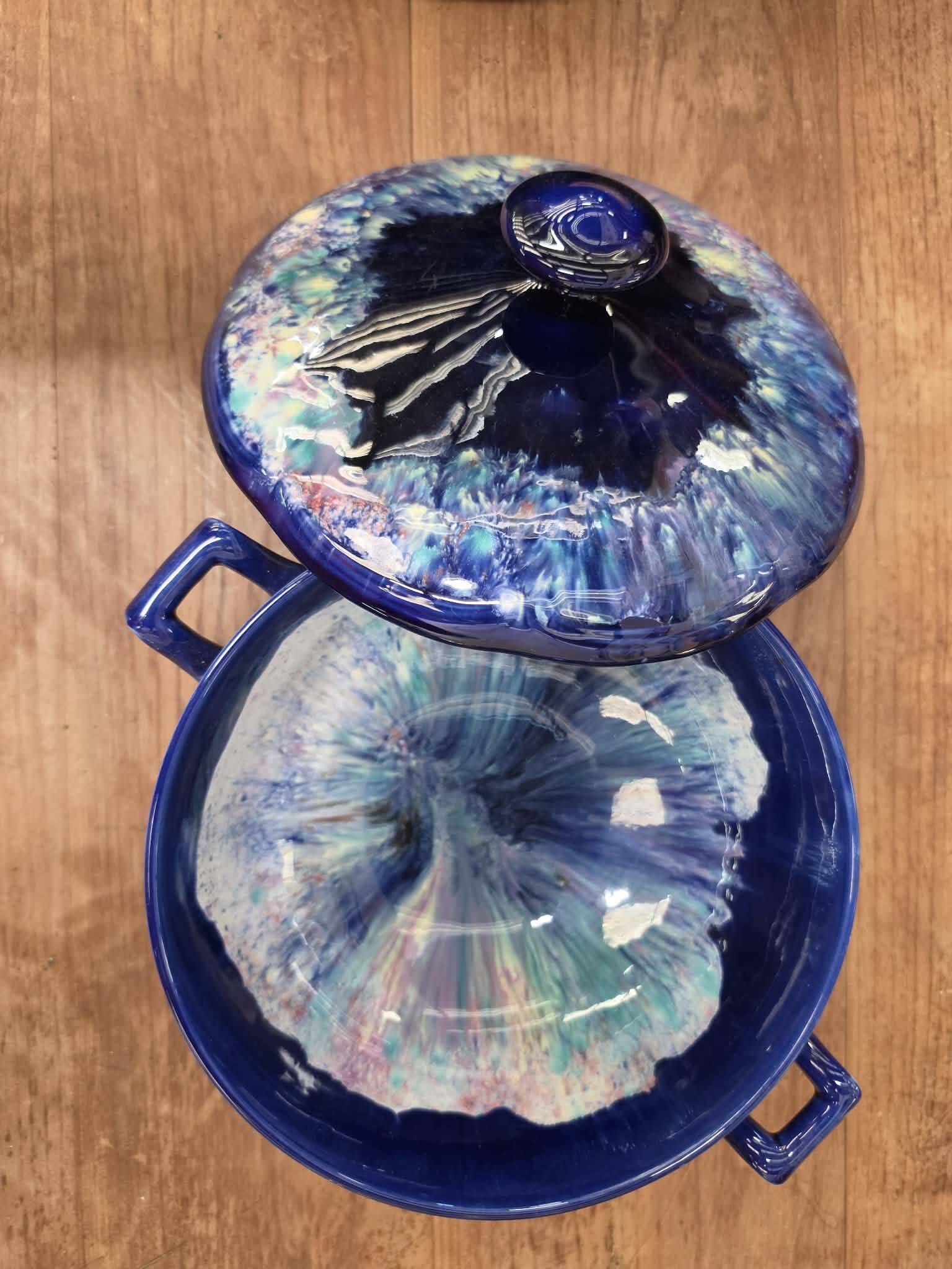 Soup tureen
