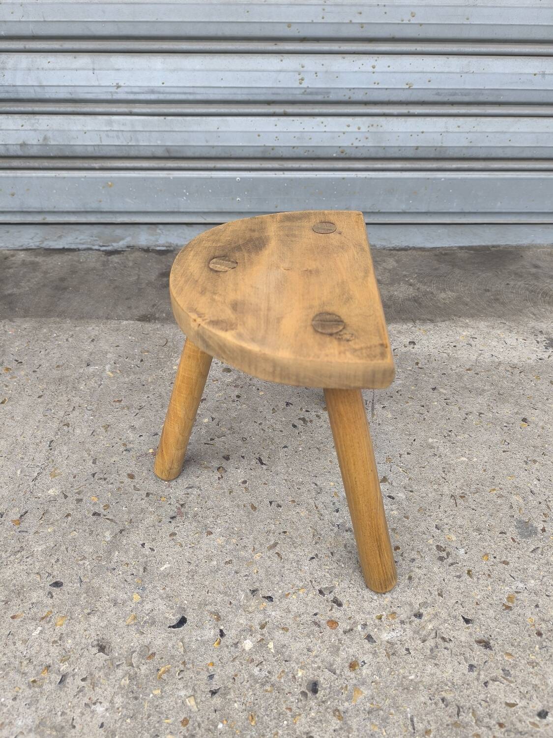 Tabouret tripode en bois de hêtre 1960
