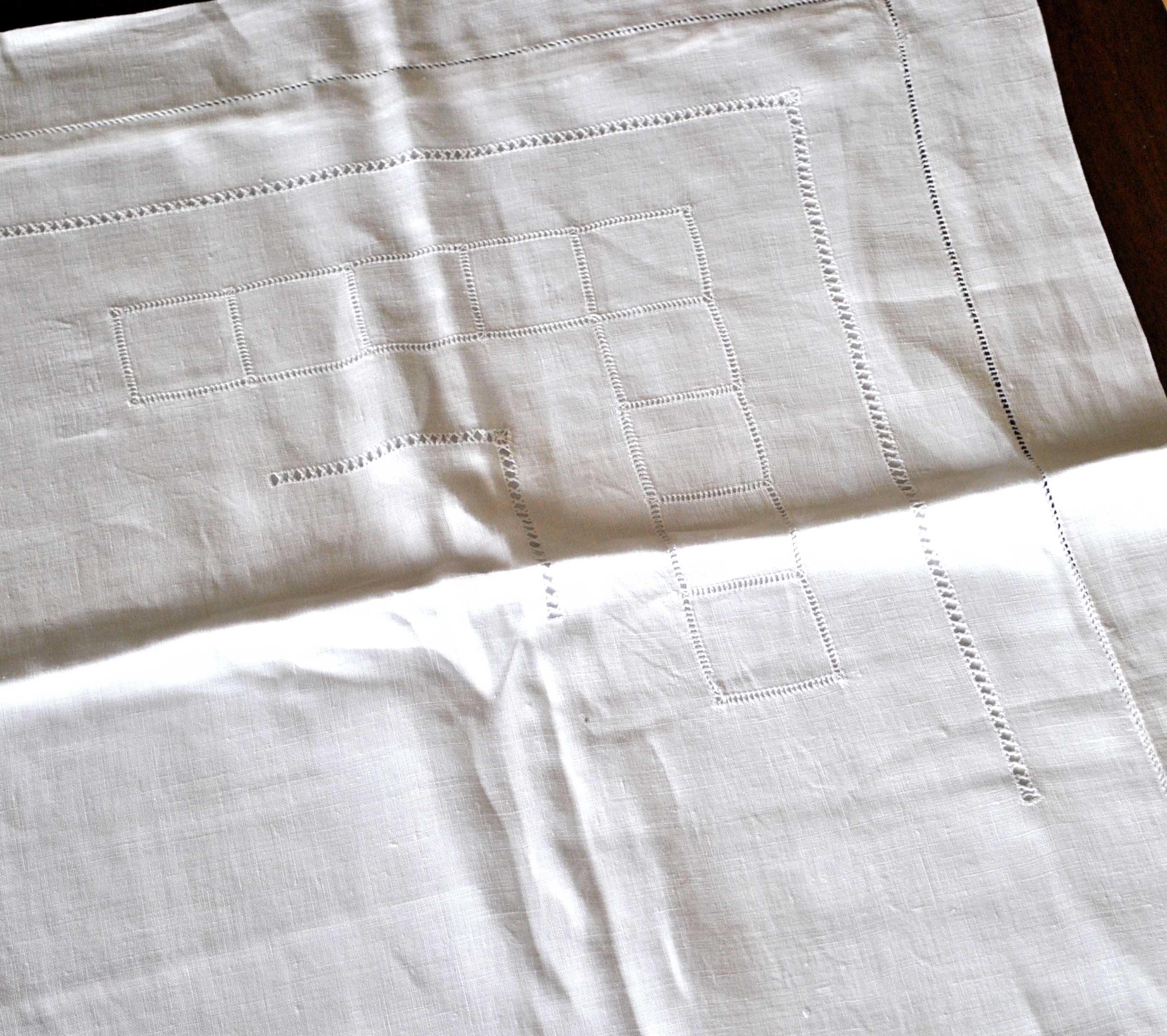 Vintage pillowcase in openwork white cotton 75x75