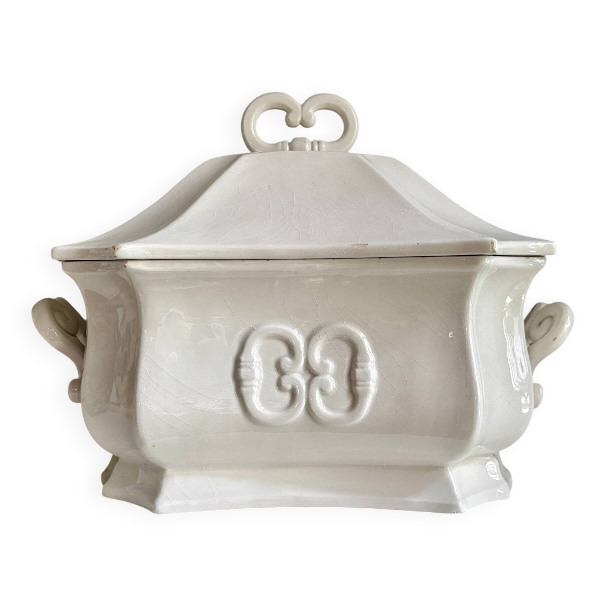 Centerpiece, white earthenware soup tureen