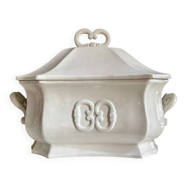Centre de table, soupière en faïence blanche