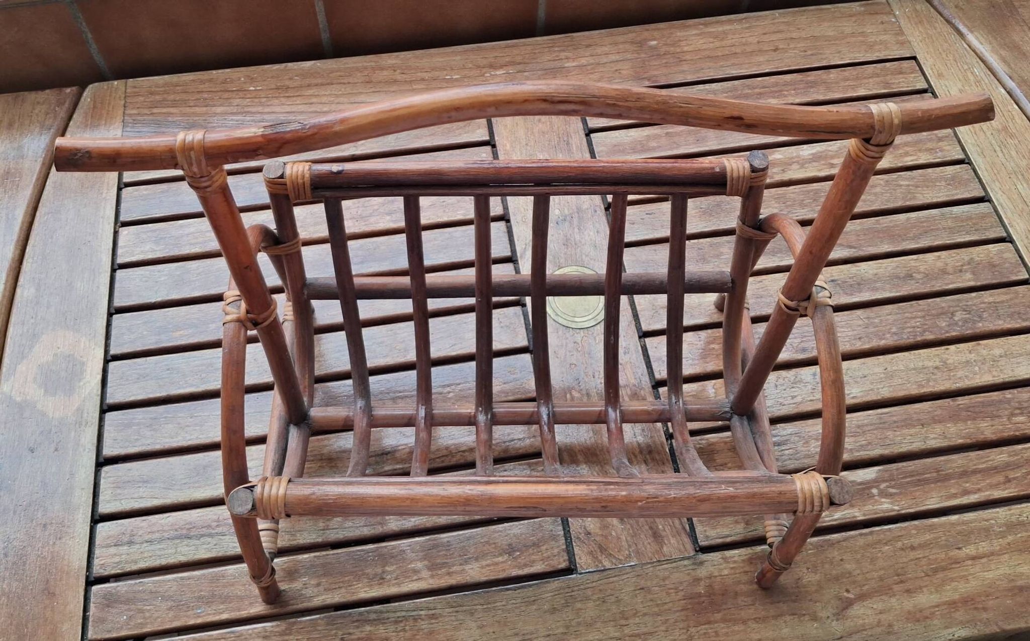 Porte revues vintage en rotin