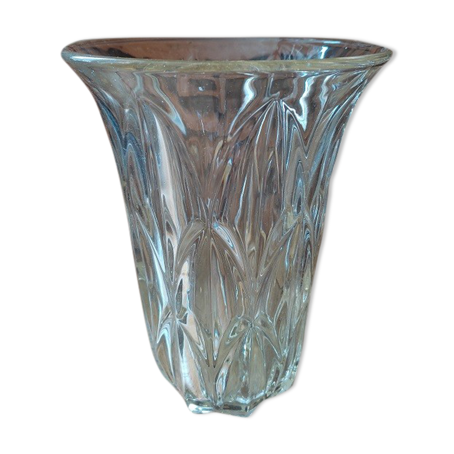 Chiseled molded glass vase