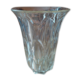 Vase en verre moulé ciselé