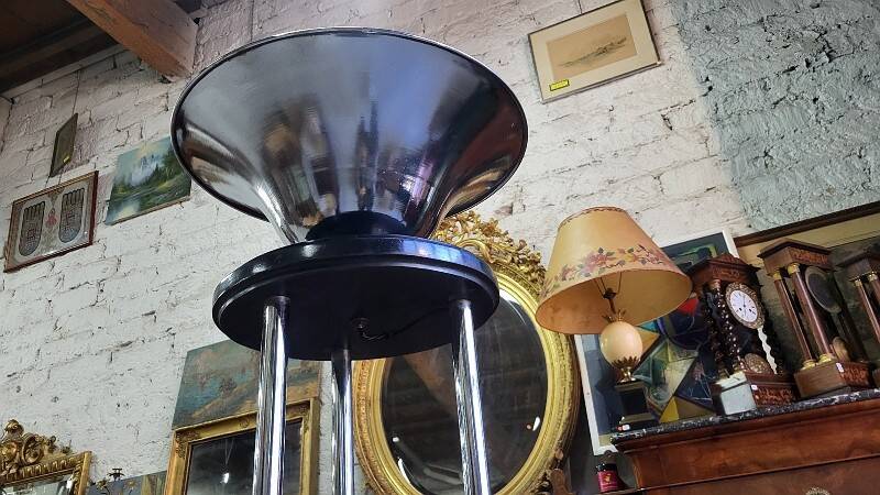 Art Deco floor lamp from the 1930s in wood and chrome.
