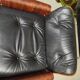 Fauteuil lounge cuir noir 1970 vintage
