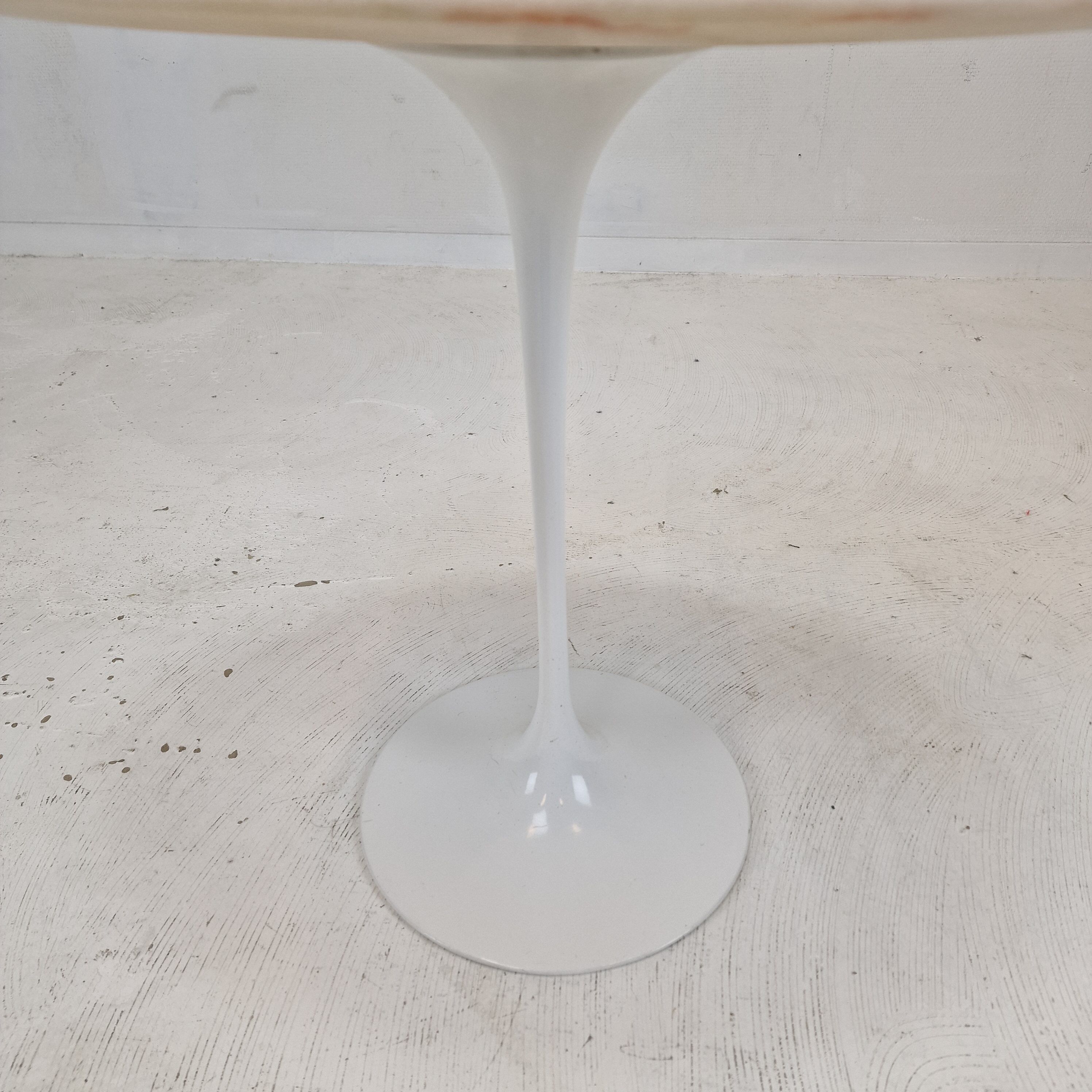 Table d’appoint ovale en marbre par Eero Saarinen pour Knoll