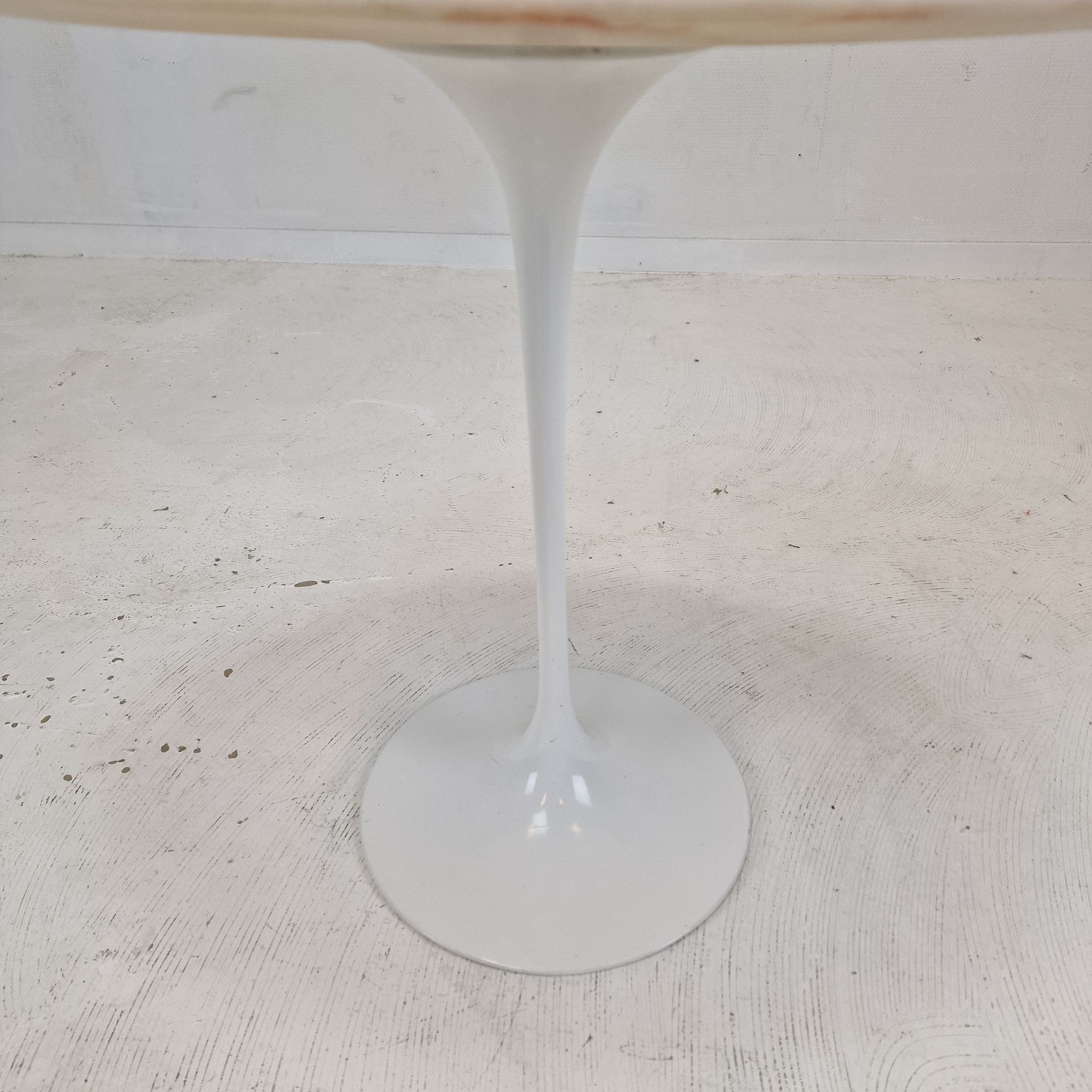 Oval marble side table by Eero Saarinen for Knoll