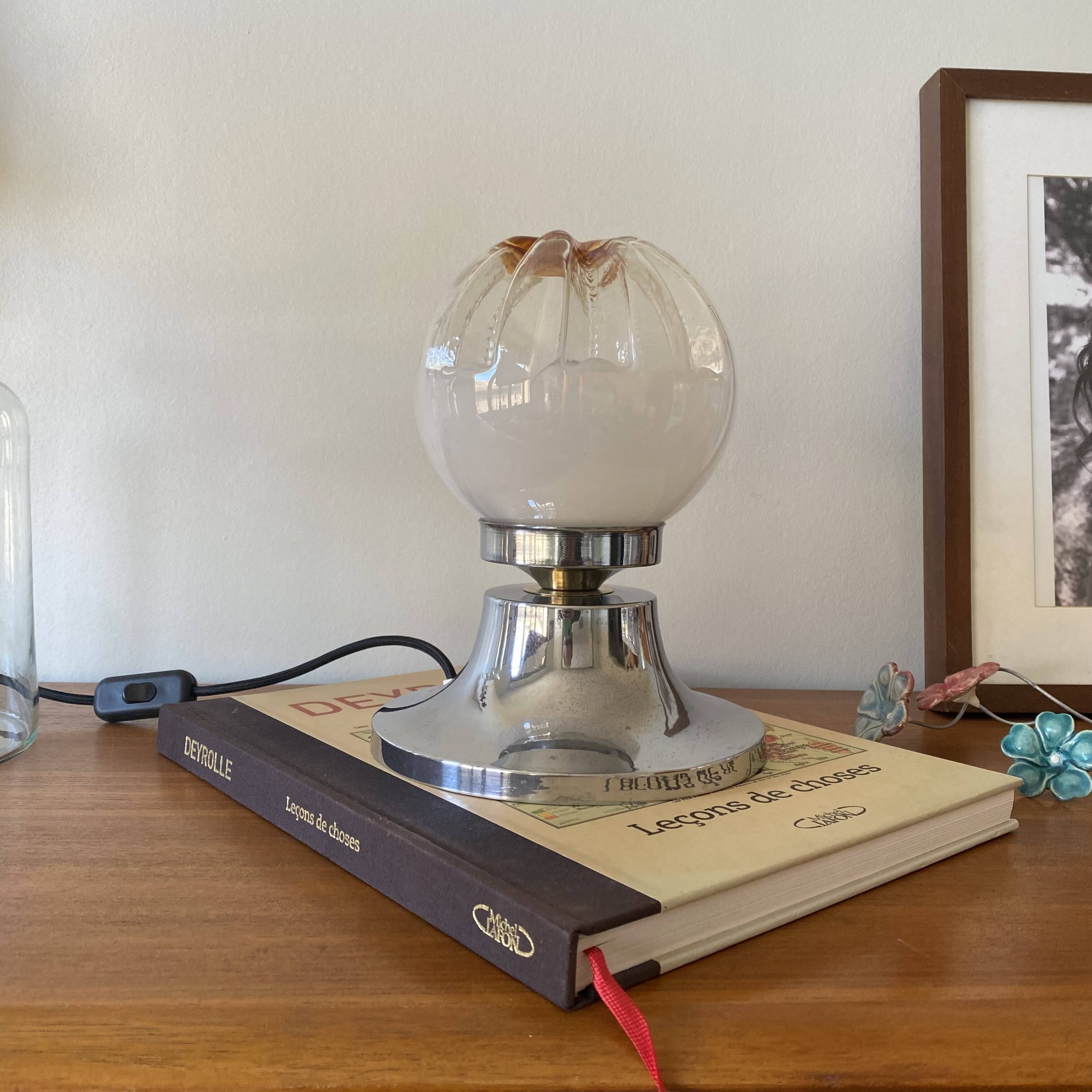 Vintage globe lamp in Murano glass by Mazzega and chrome metal.