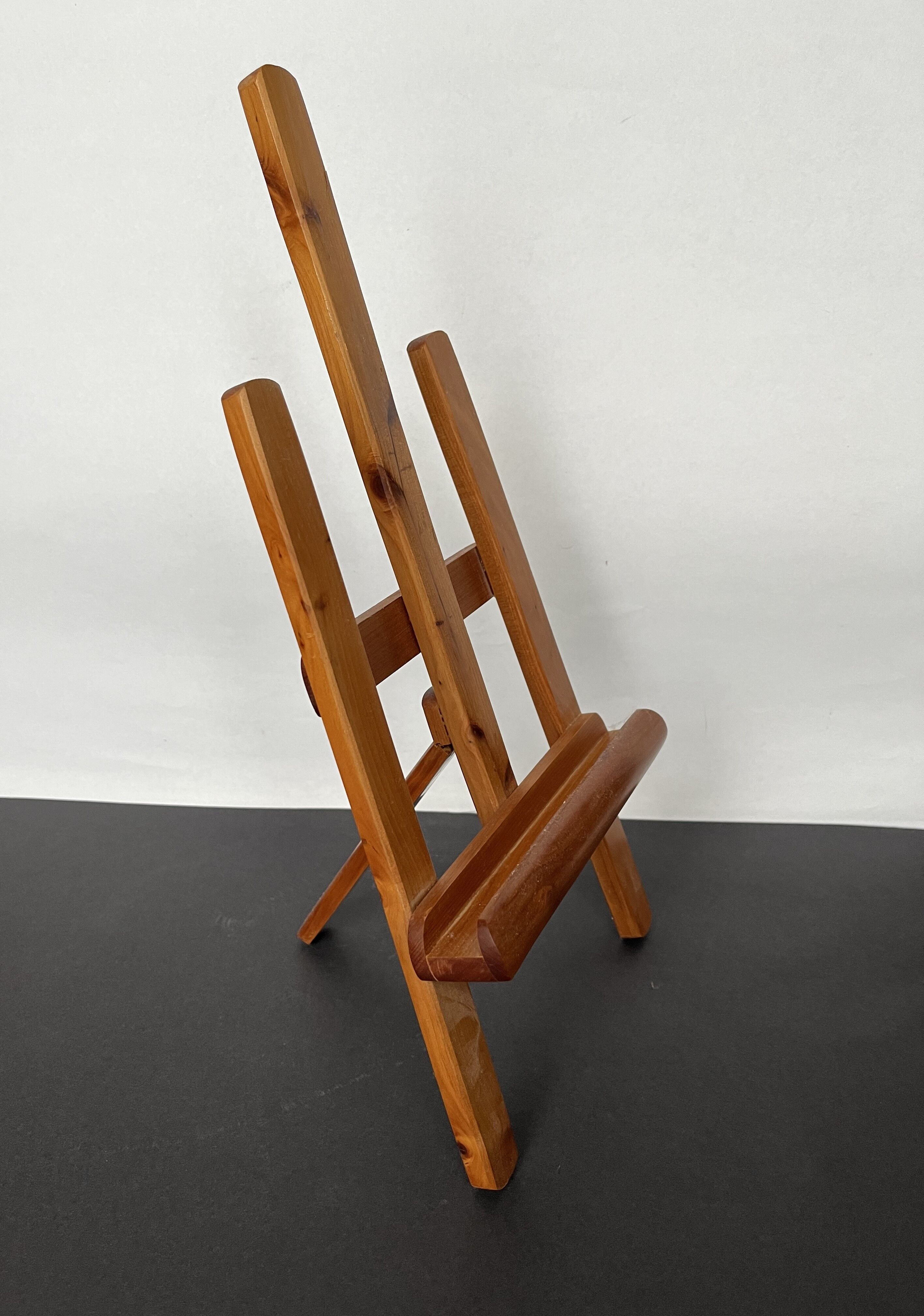 Wooden table easel