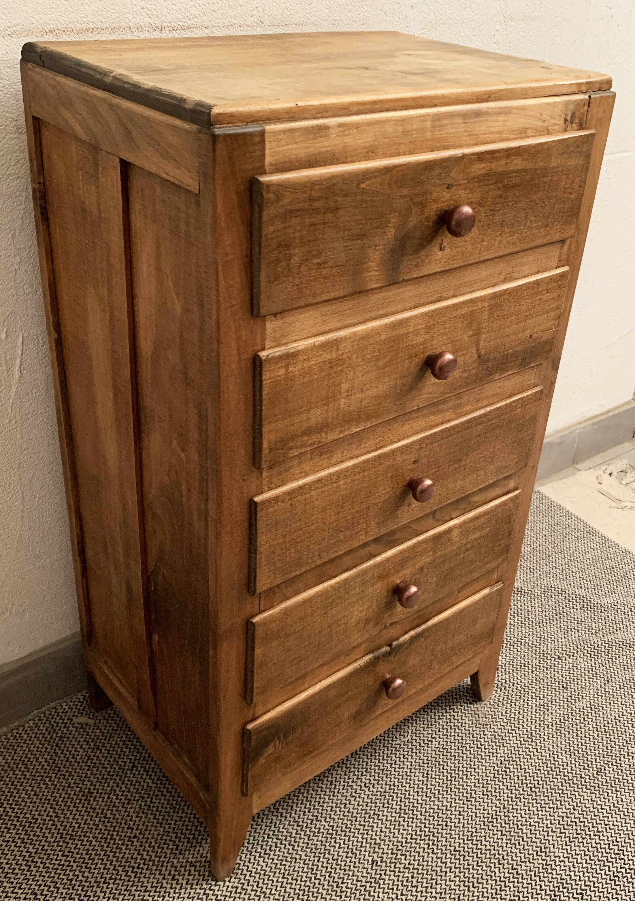 Vintage 50s-60s vintage-haired chiffonr