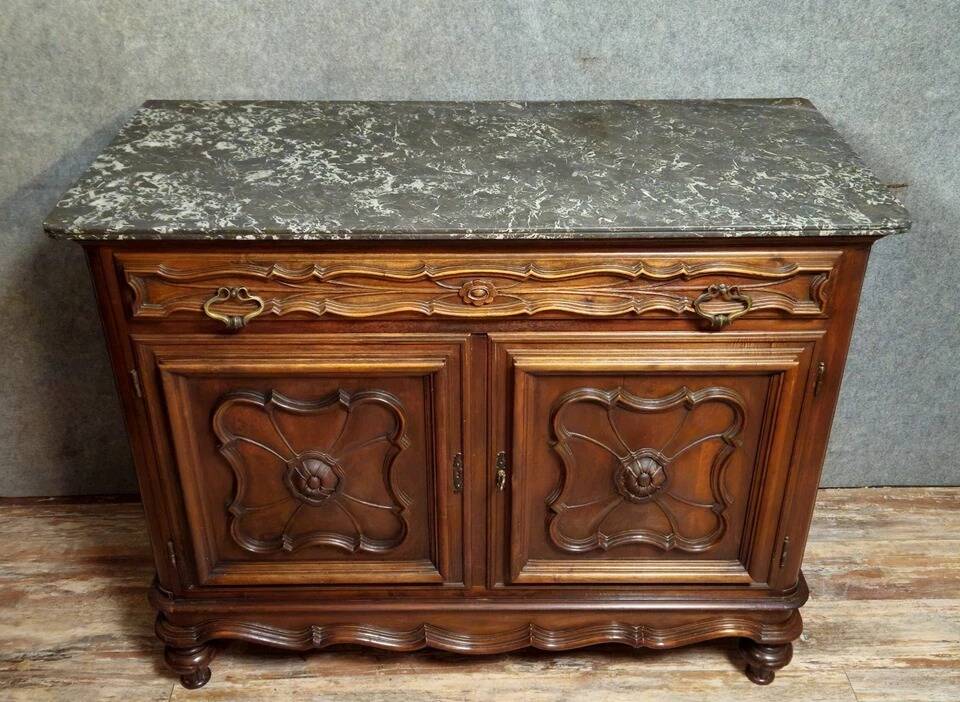 Buffet or sideboard with Venetian doors in Louis XV style made of walnut.