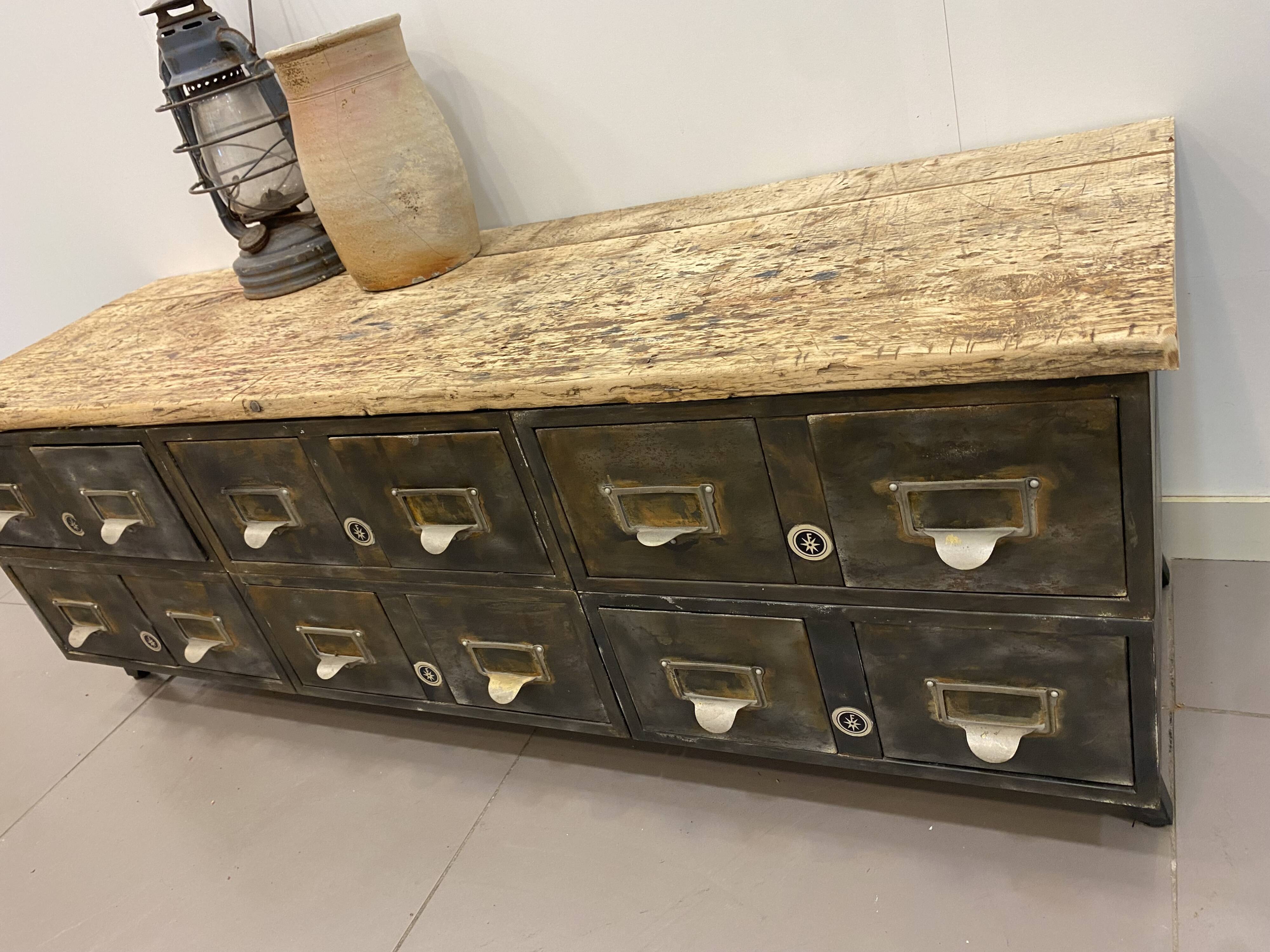 Meuble bas 12 tiroirs industriel vintage