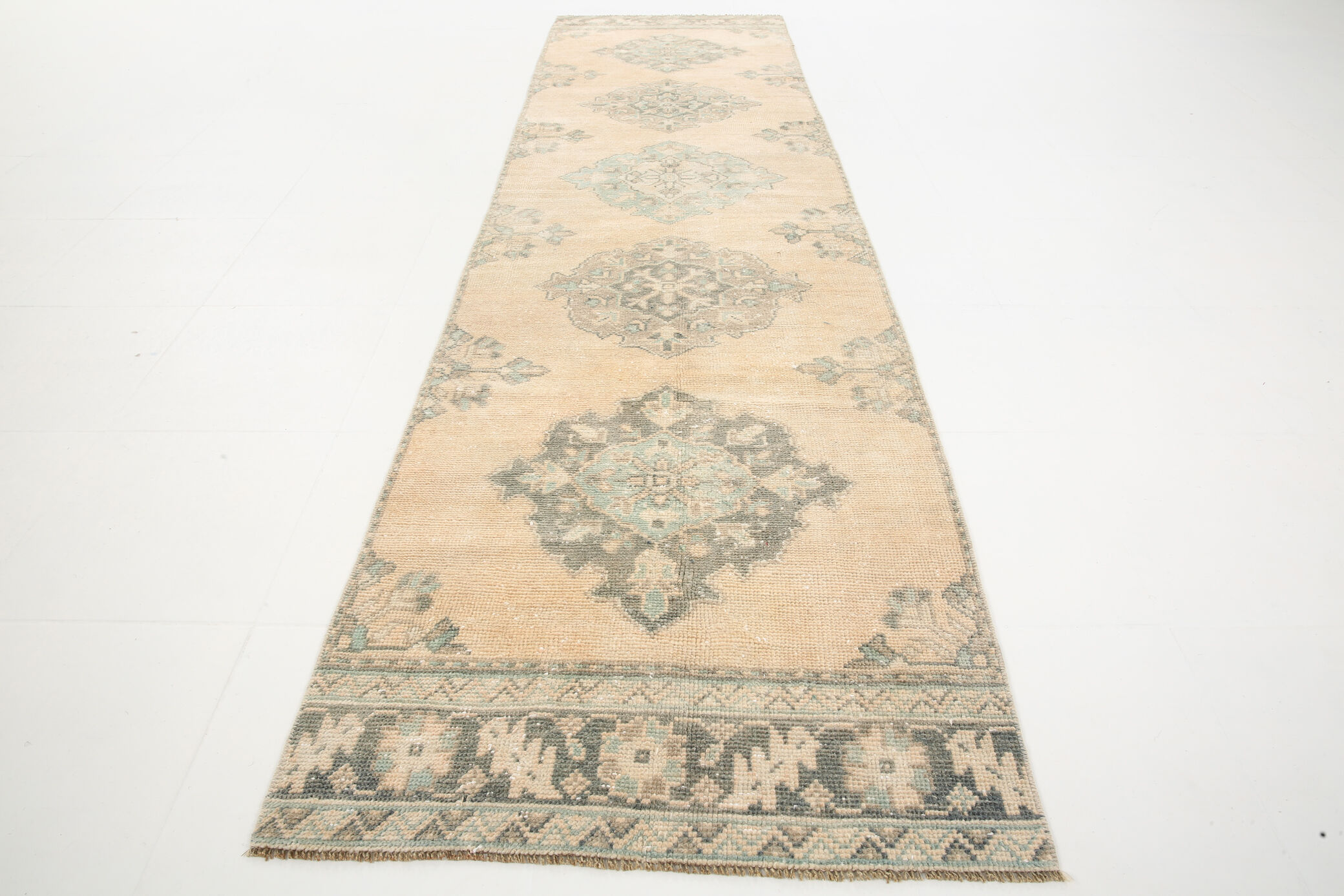 3x11 Turkish Classic Runner Rug, 89x327Cm