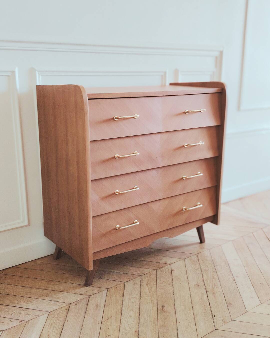 Commode au design scandinave vintage rénovée, années 60