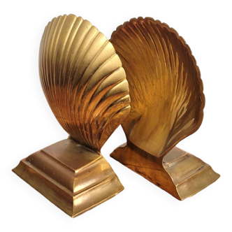 Paire de serres livres coquille en laiton