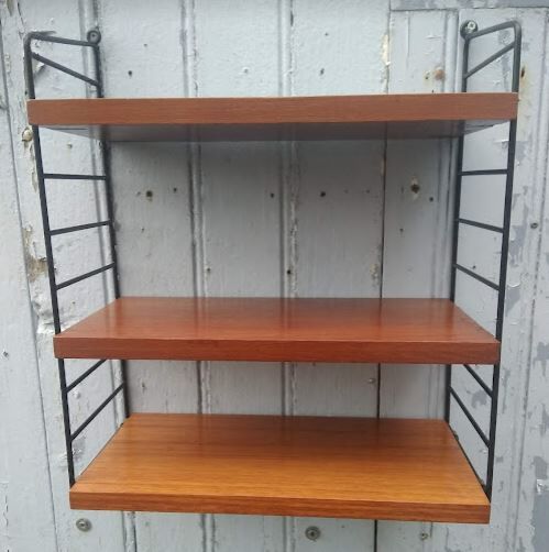 Vintage wall shelf in Ttak veneer and black metal, Nisse Strinning, 60s (2)