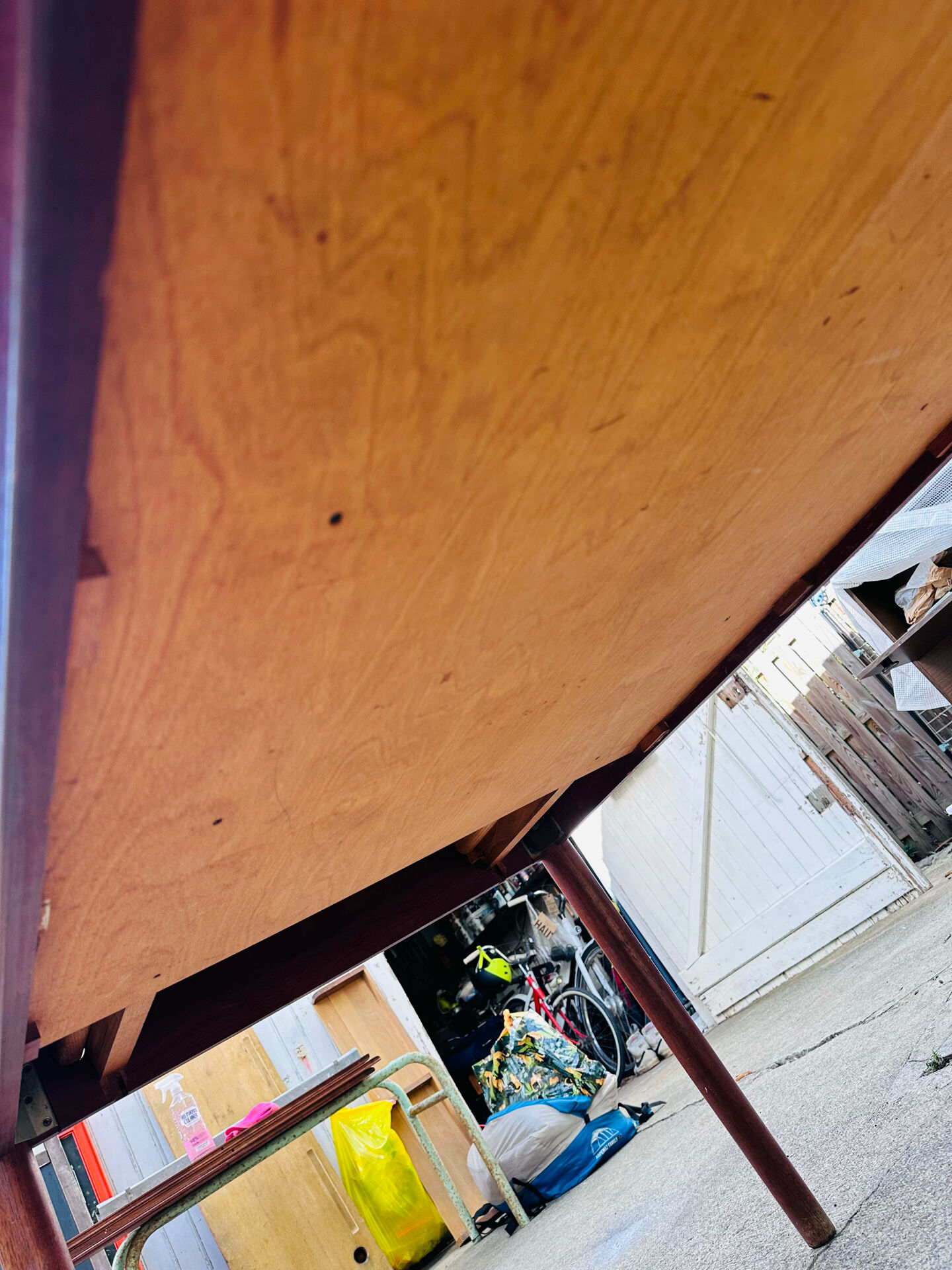 Table scandinave
